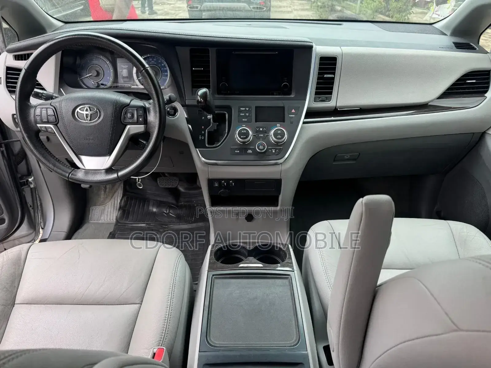 Toyota Sienna Limited AWD (3.5L 6cyl 8A) 2018 Silver