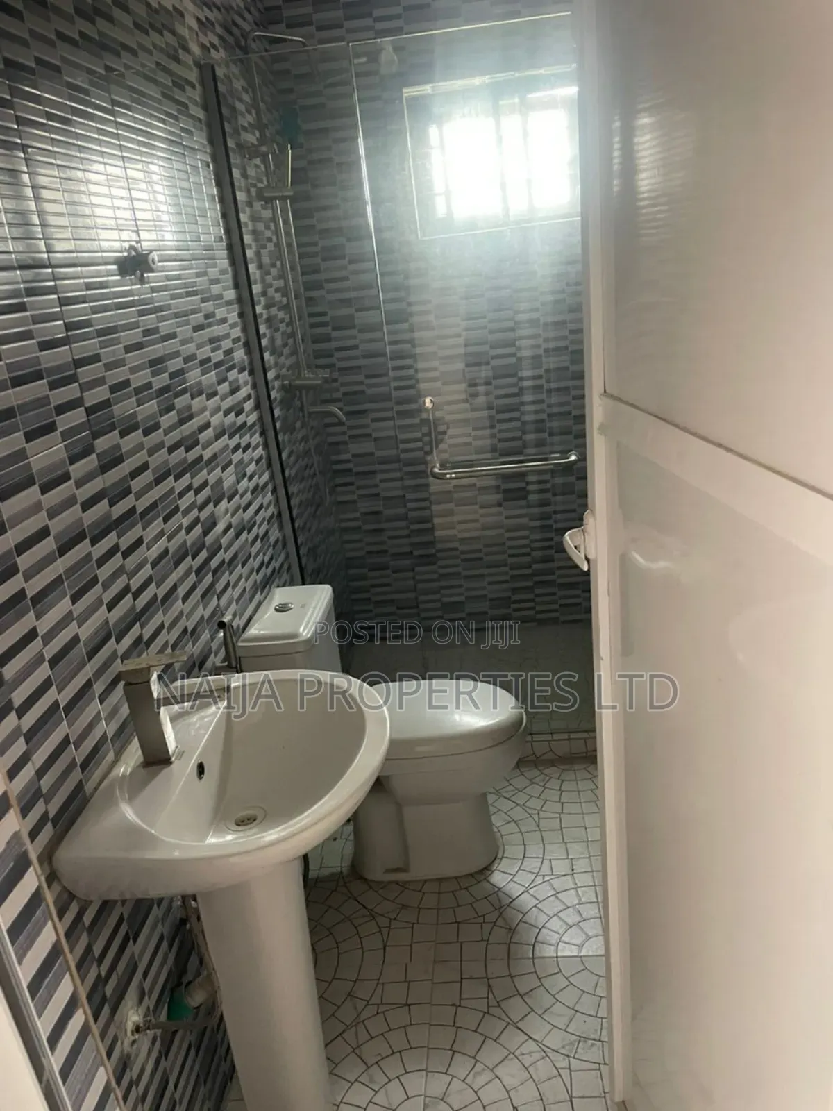 1bdrm Block of Flats in Lekki Scheme 2, Ajah for sale