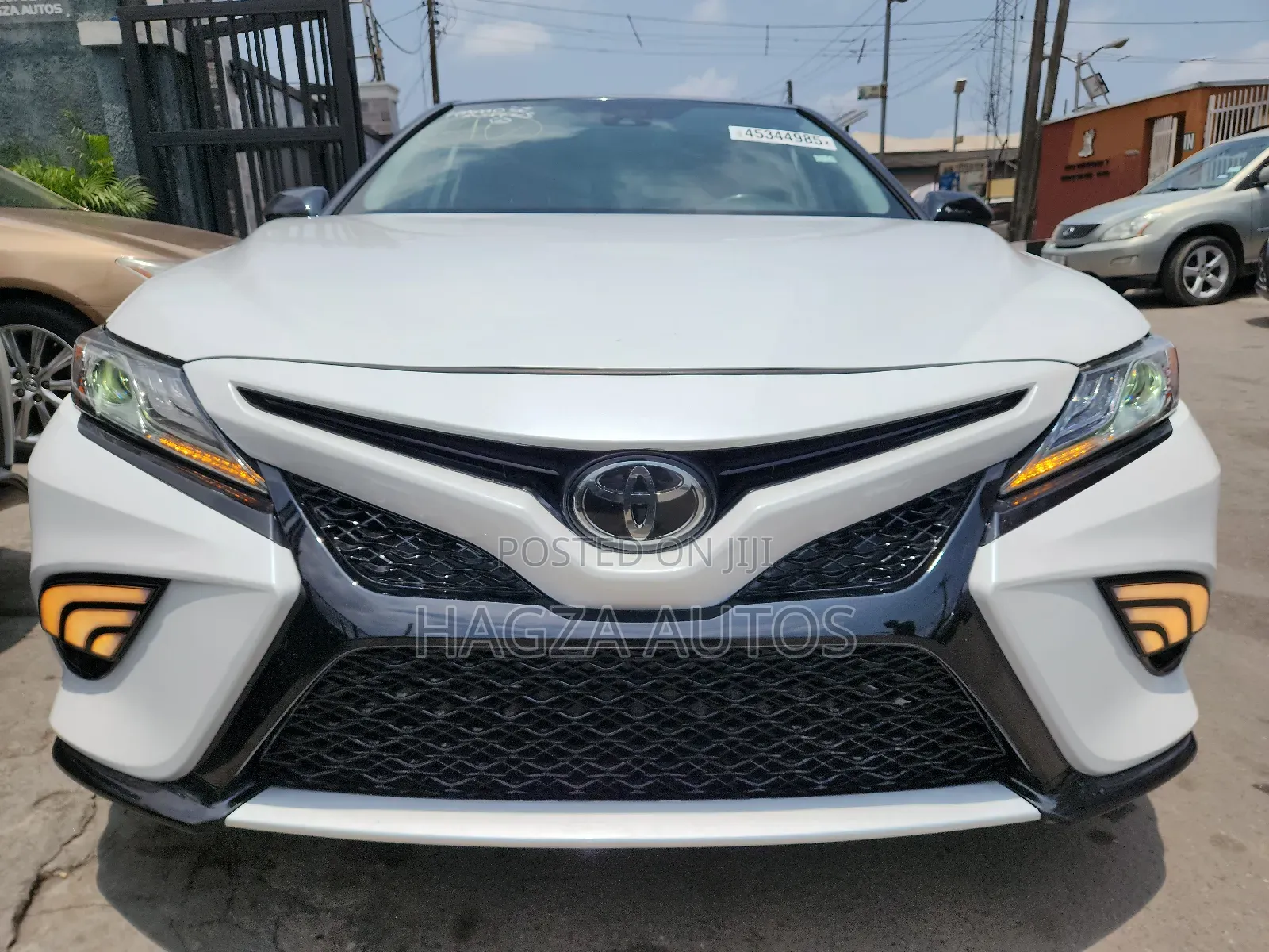 Toyota Camry XSE V6 (3.5L V6 8A) 2019 White