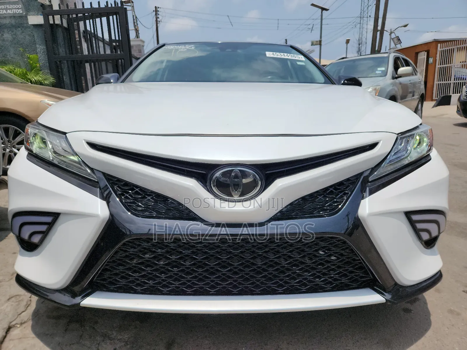 Toyota Camry XSE V6 (3.5L V6 8A) 2019 White