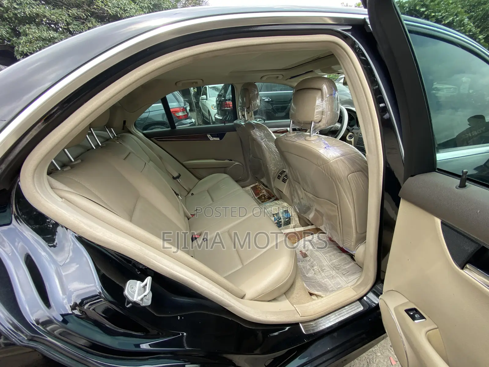 Mercedes-Benz C300 2011 Black