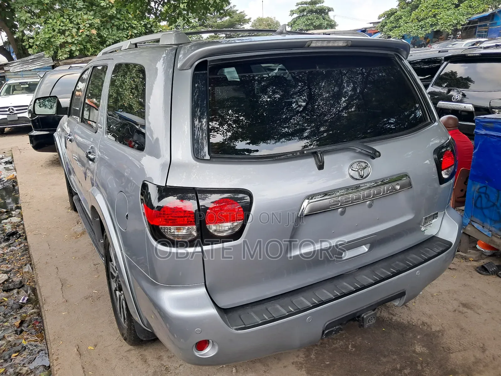 Toyota Sequoia Platinum 4dr SUV (5.7L 8cyl 6A) 2016 Silver