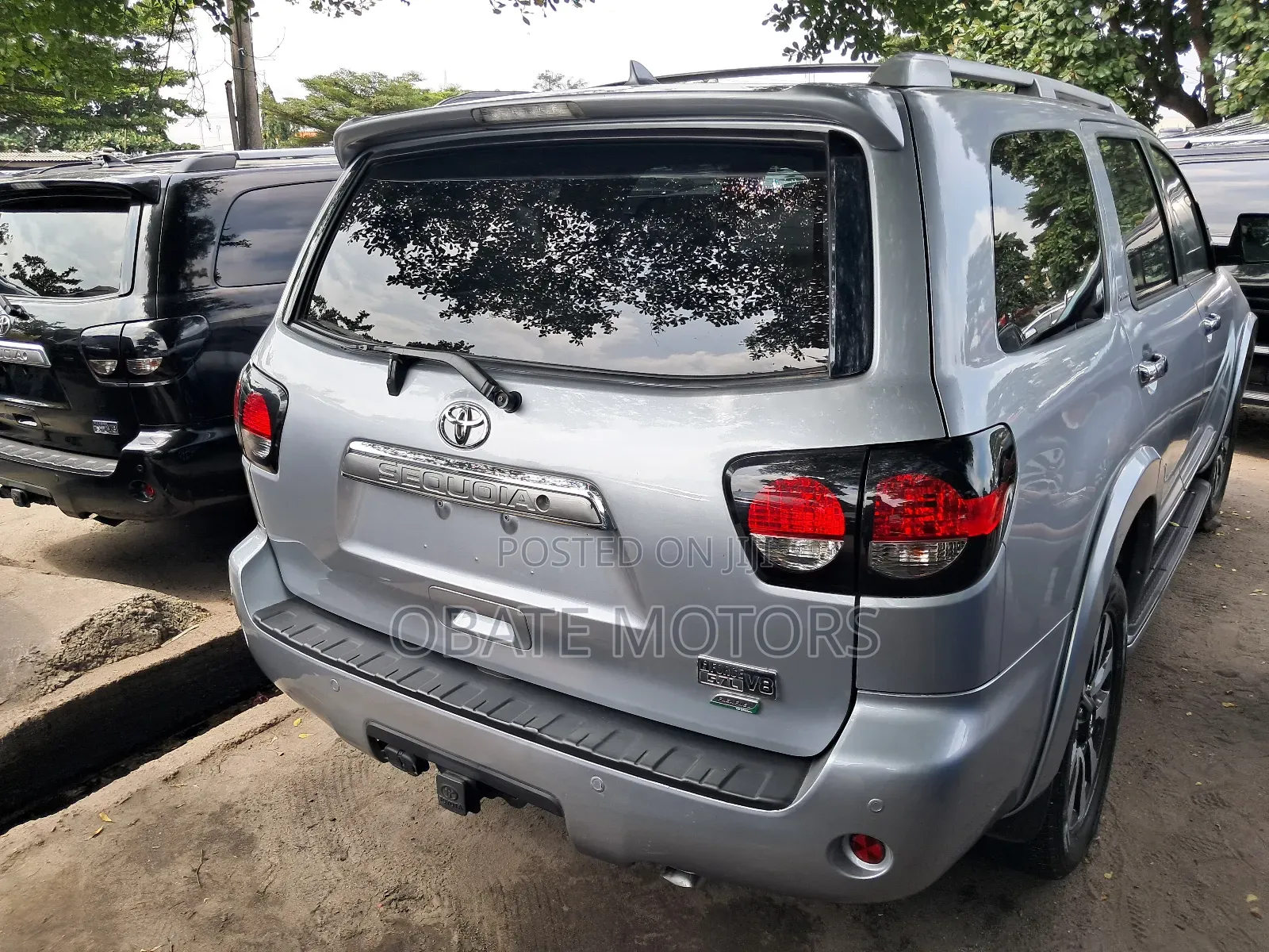 Toyota Sequoia Platinum 4dr SUV (5.7L 8cyl 6A) 2016 Silver