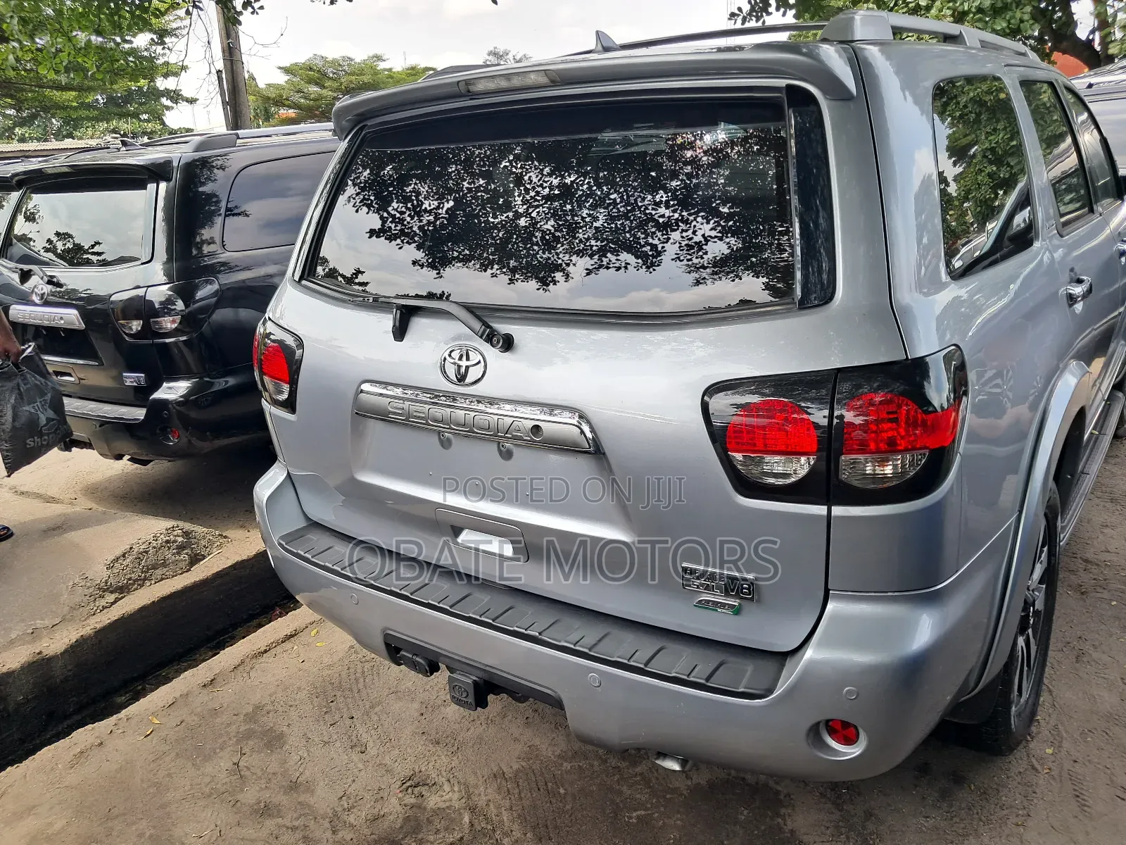 Toyota Sequoia Platinum 4dr SUV (5.7L 8cyl 6A) 2016 Silver