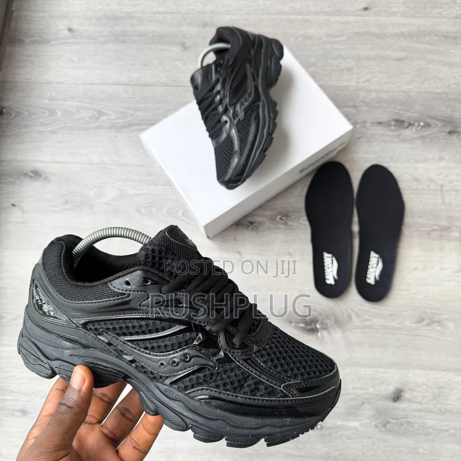 Saucony Progrid Omni 9 “Triple Black”