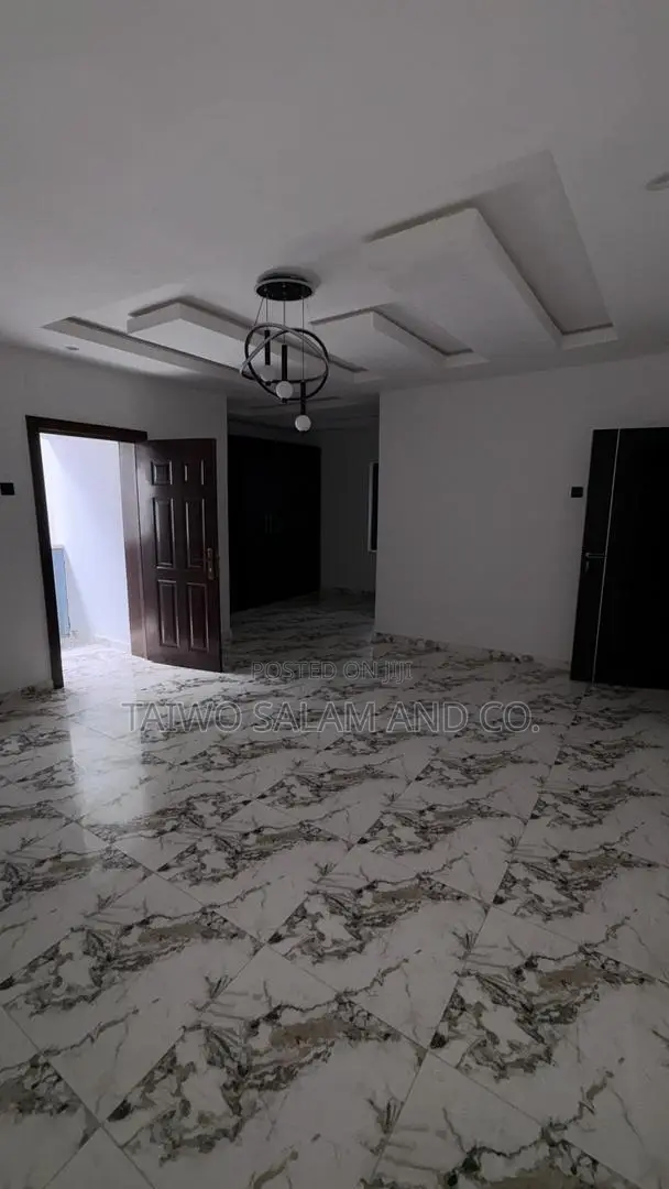 4bdrm Duplex in Oluyole Estate for sale