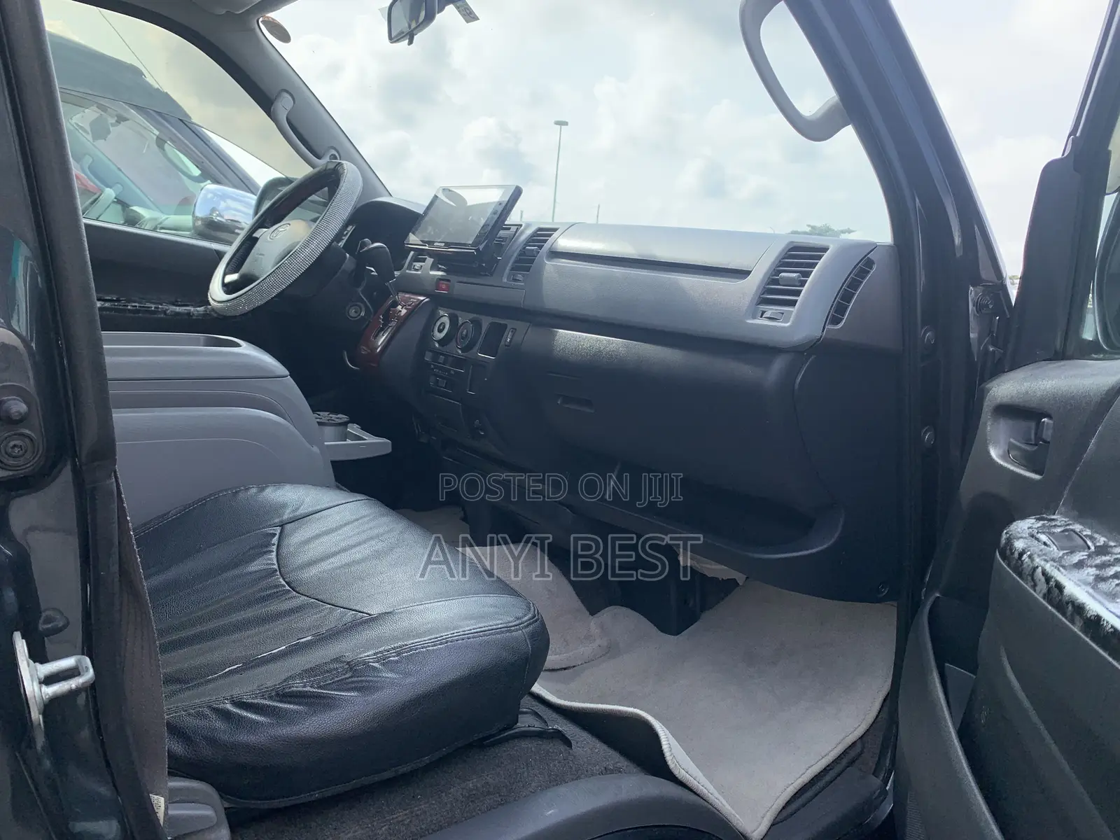 Toyota HiAce 2012 Black