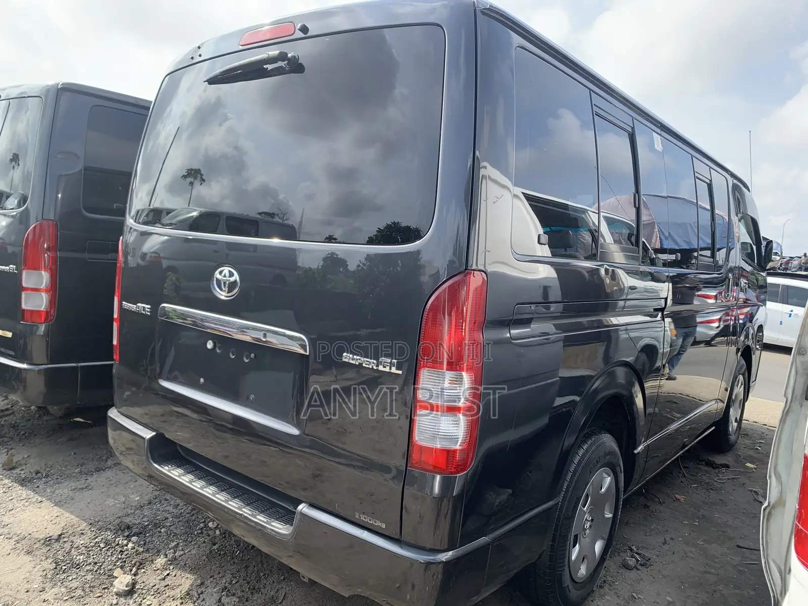 Toyota HiAce 2012 Black