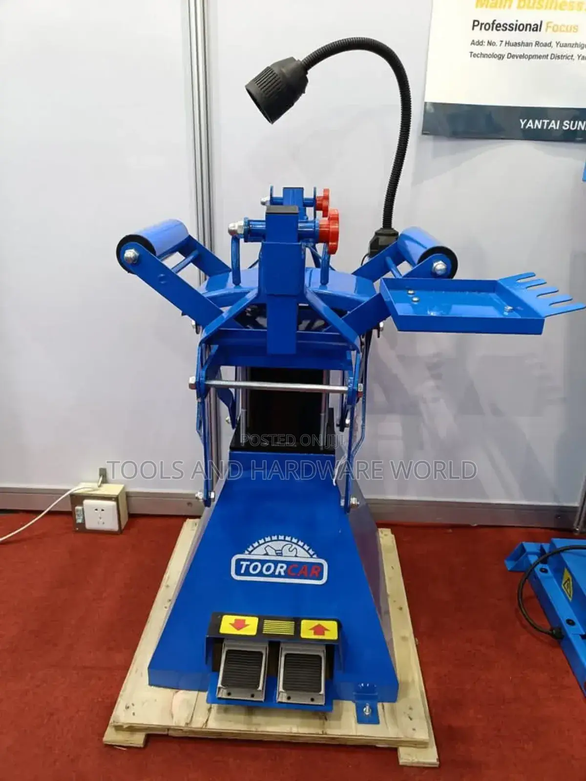 Pneumatic Tire Spreader