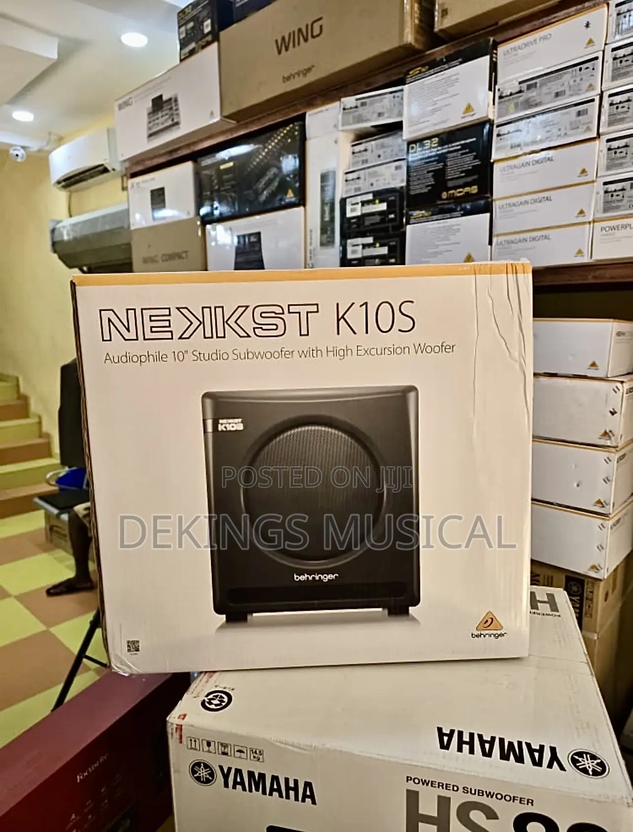 Behringer Nekkst K10s 300w 10′′ Studio Subwoofer