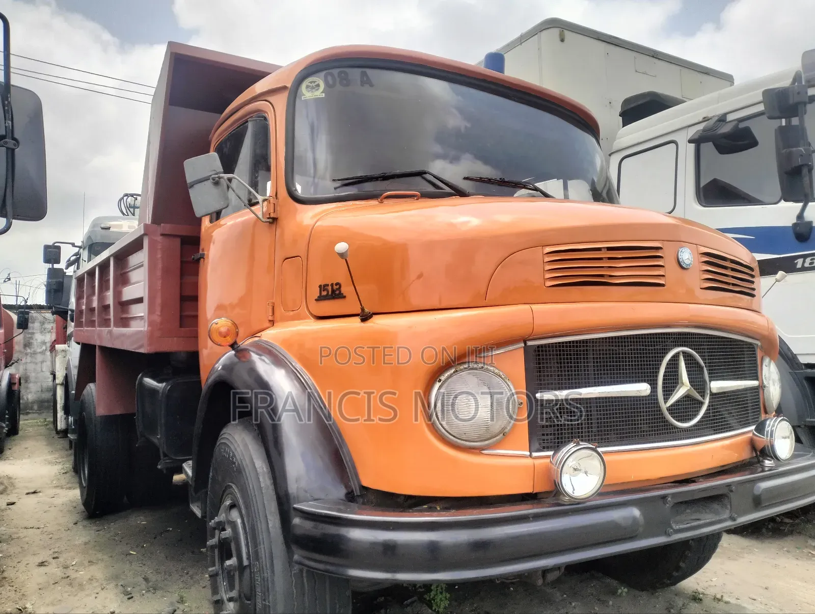 Mercedes Benz 911 Tipper Truck