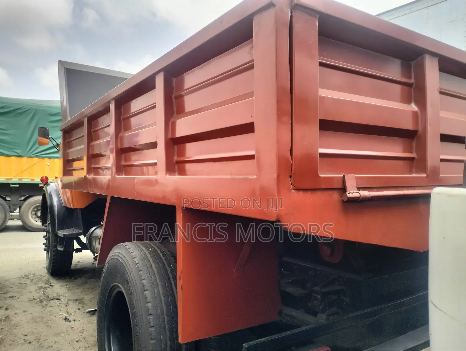 Mercedes Benz 911 Tipper Truck