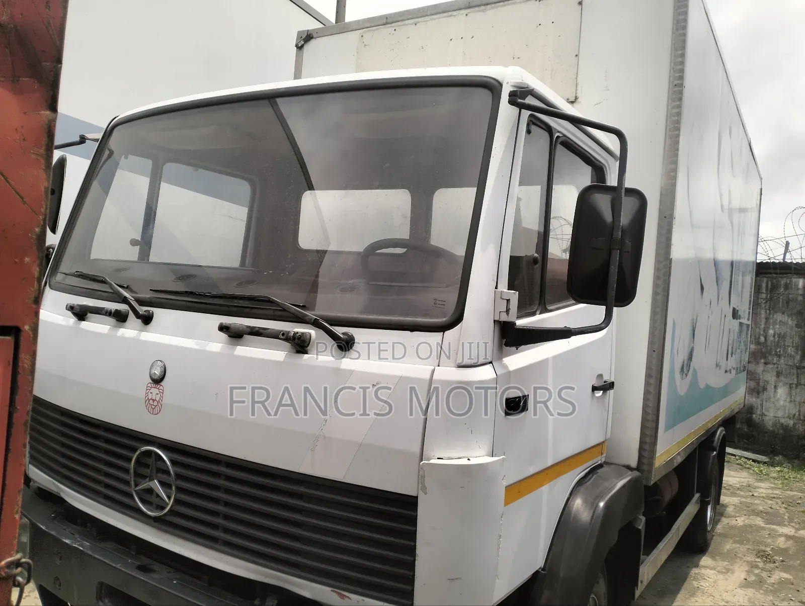 814 Container Body Truck
