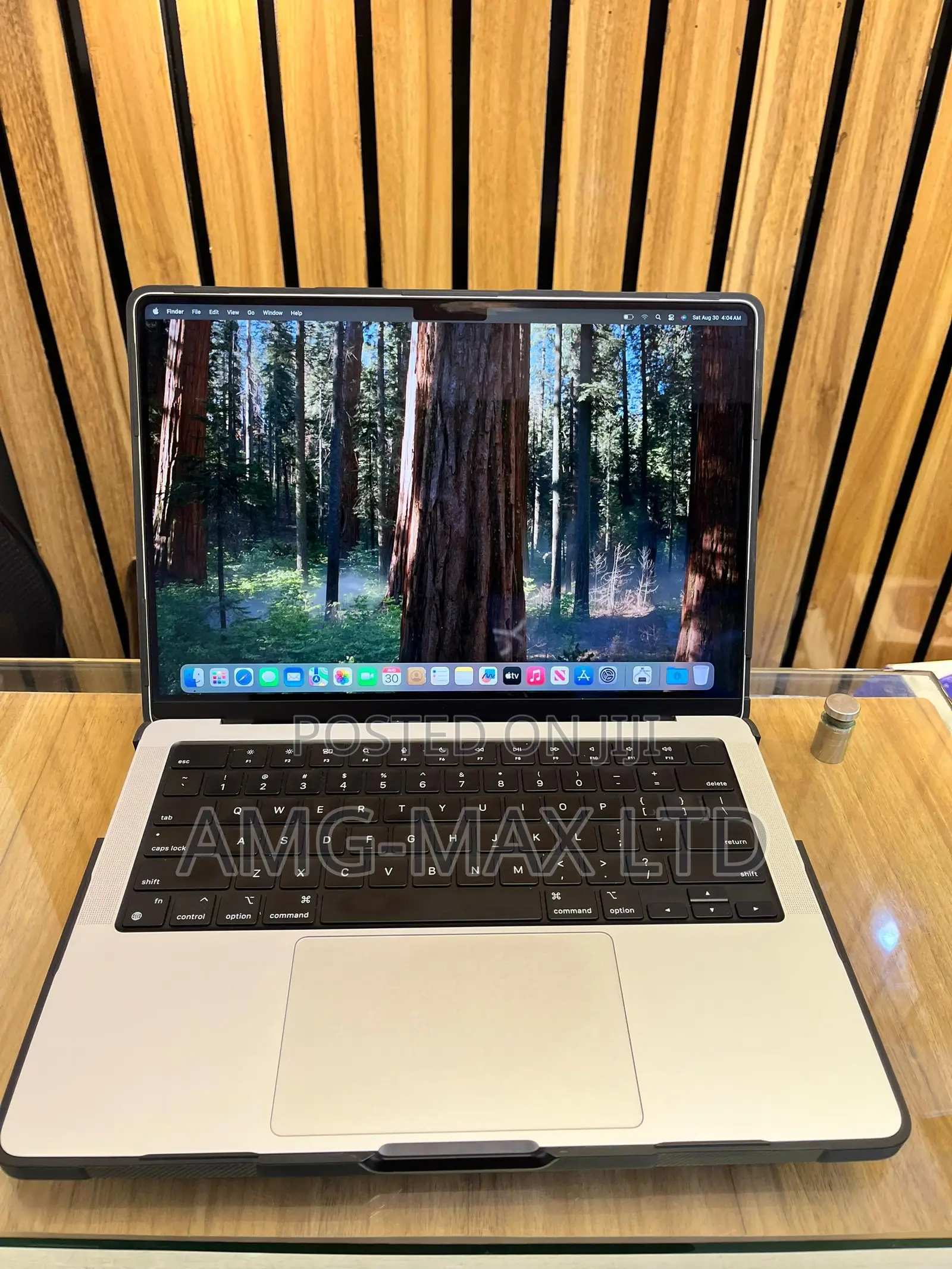 Laptop Apple MacBook Pro 2021 M1 32GB Apple M1 Pro SSD 1T