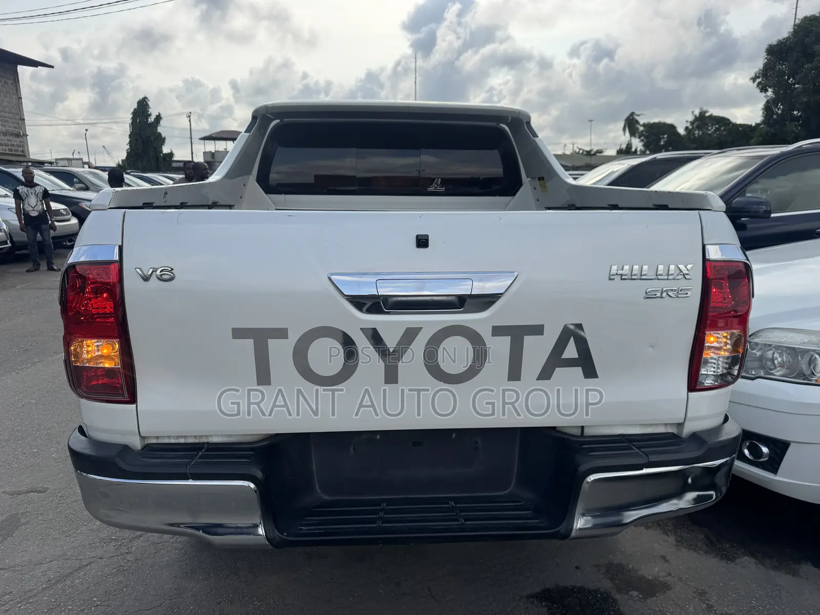 Toyota Hilux Rugged 4x4 2018 White