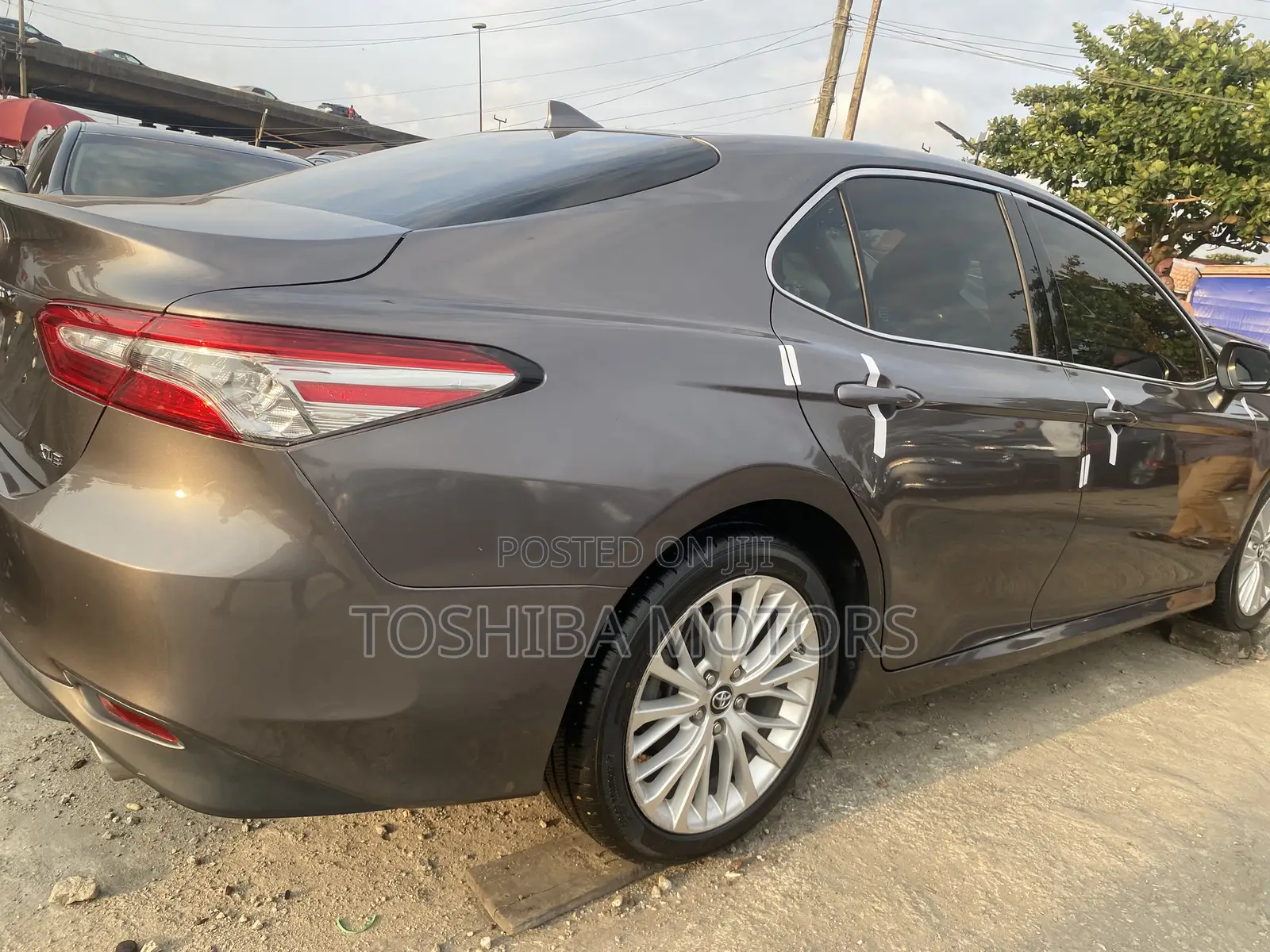 Toyota Camry XLE FWD 2020 Gray