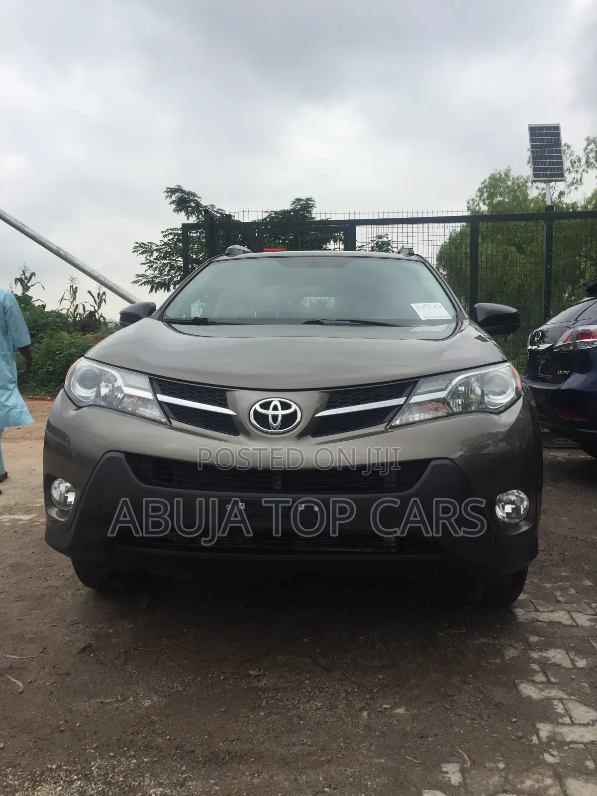 Toyota RAV4 LE FWD (2.5L 4cyl 6A) 2013 Gold