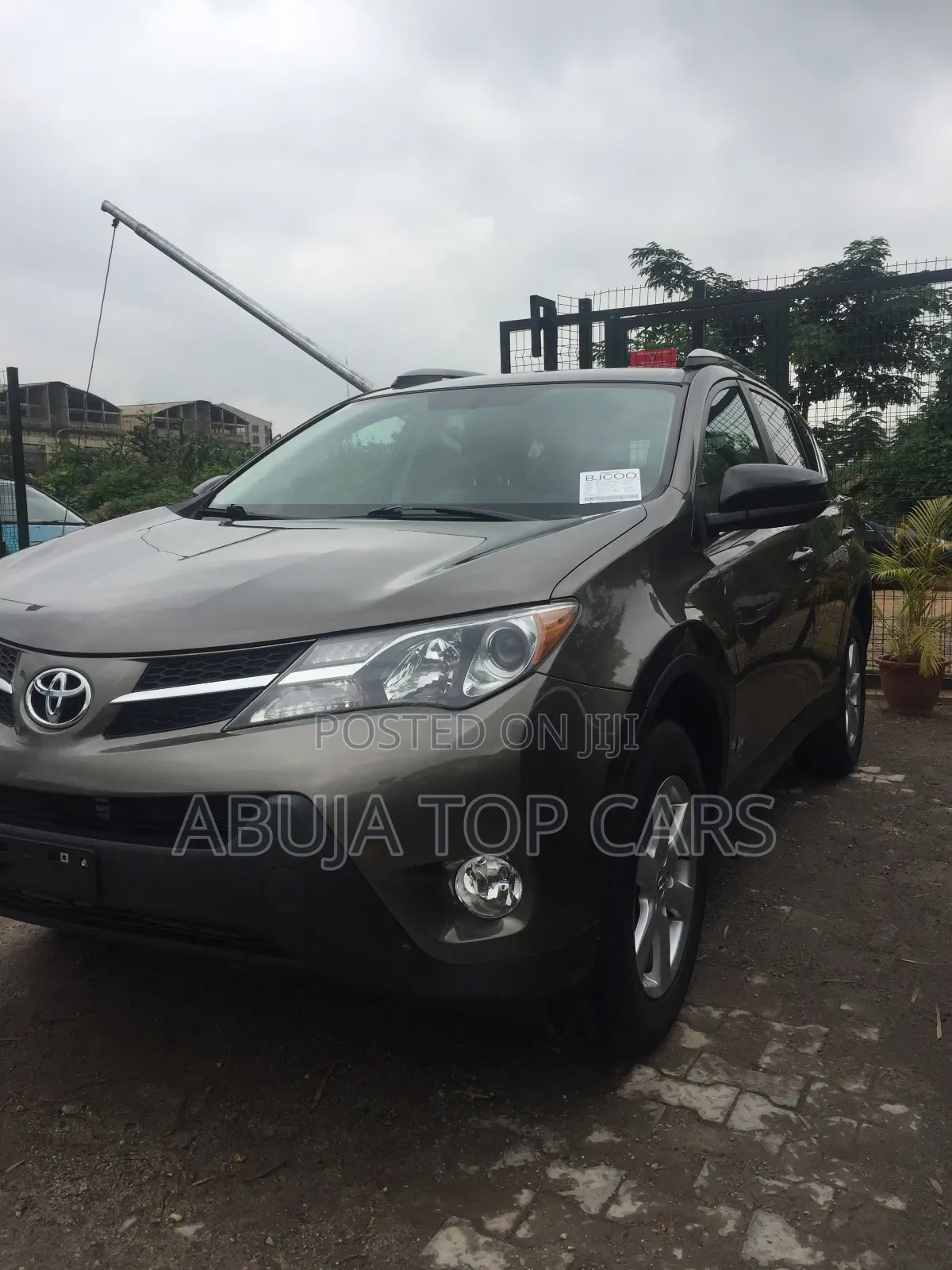 Toyota RAV4 LE FWD (2.5L 4cyl 6A) 2013 Gold