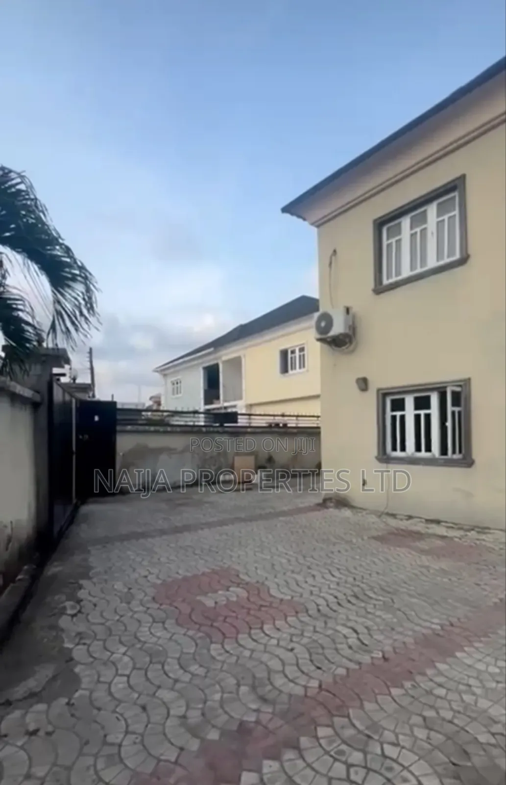 3bdrm Apartment in Ogidan, Sangotedo for sale
