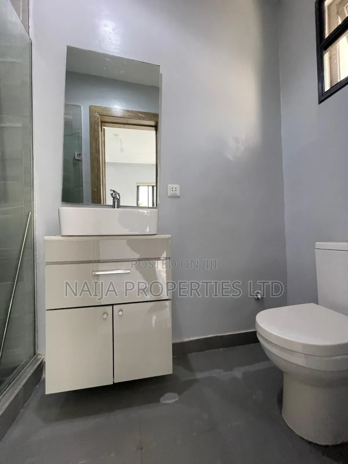 4bdrm Maisonette in Lekki Phase 1 for sale