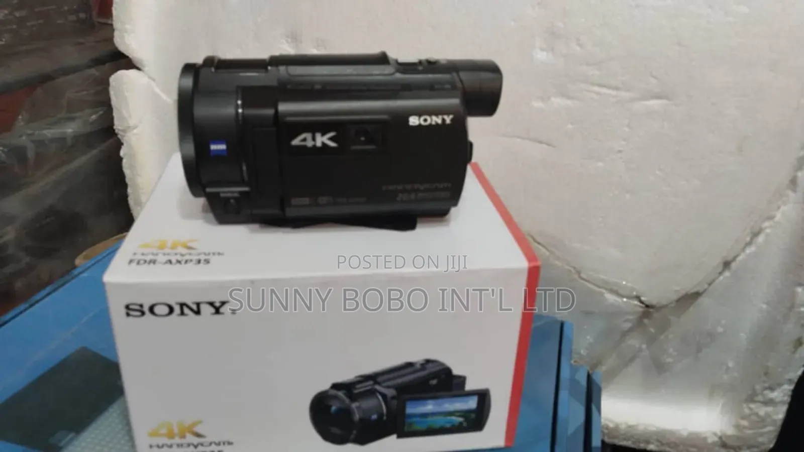 Sony FDR-Axp35 With Projector