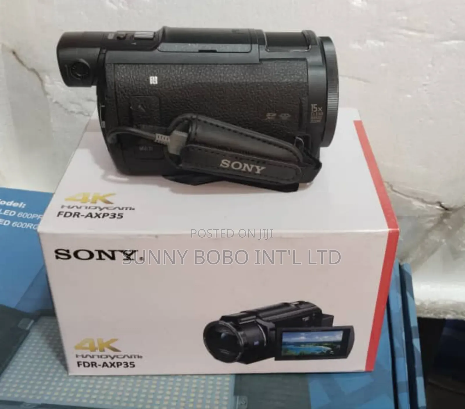 Sony FDR-Axp35 With Projector