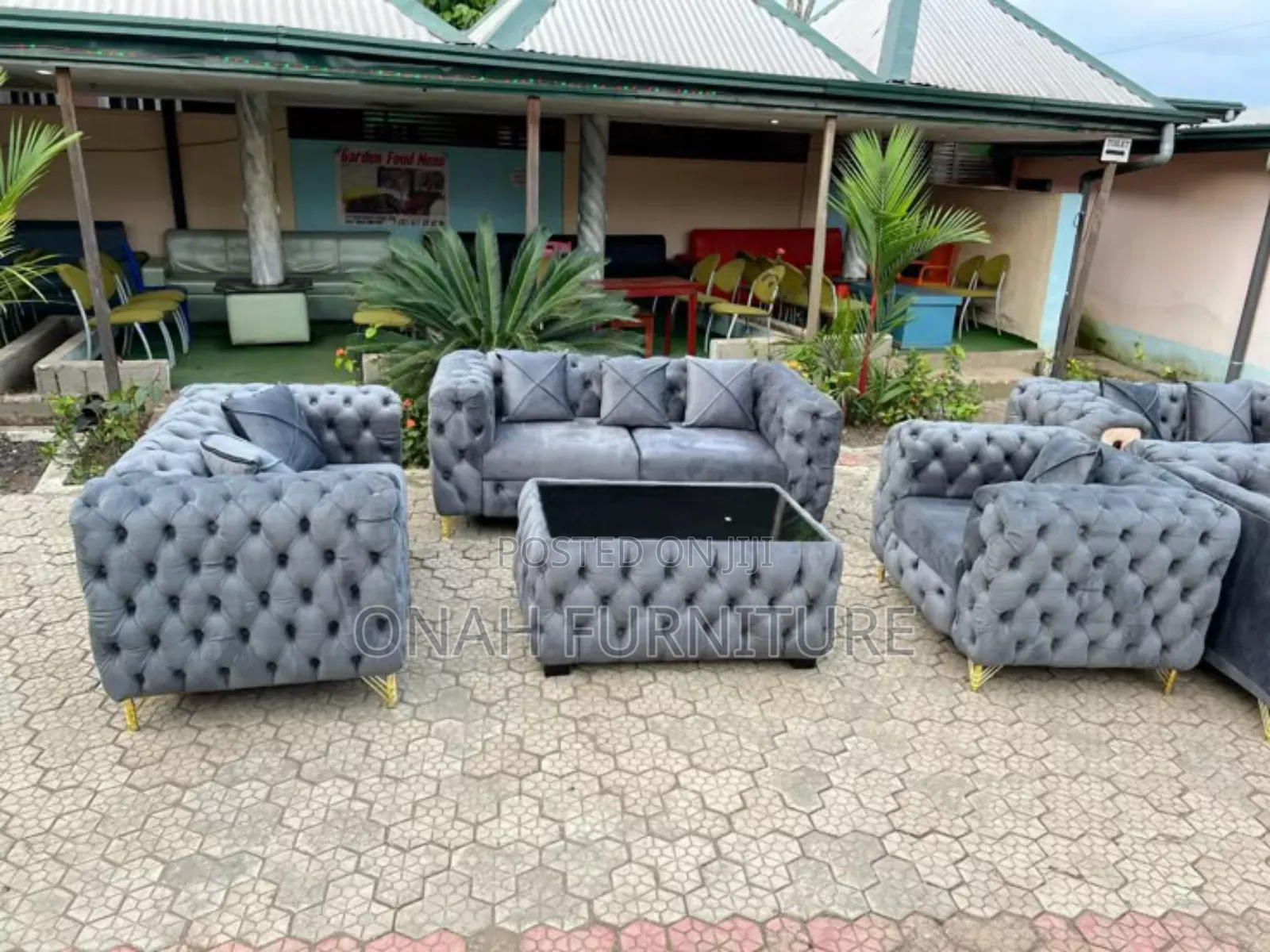 Quality's Set of Thufting Couch