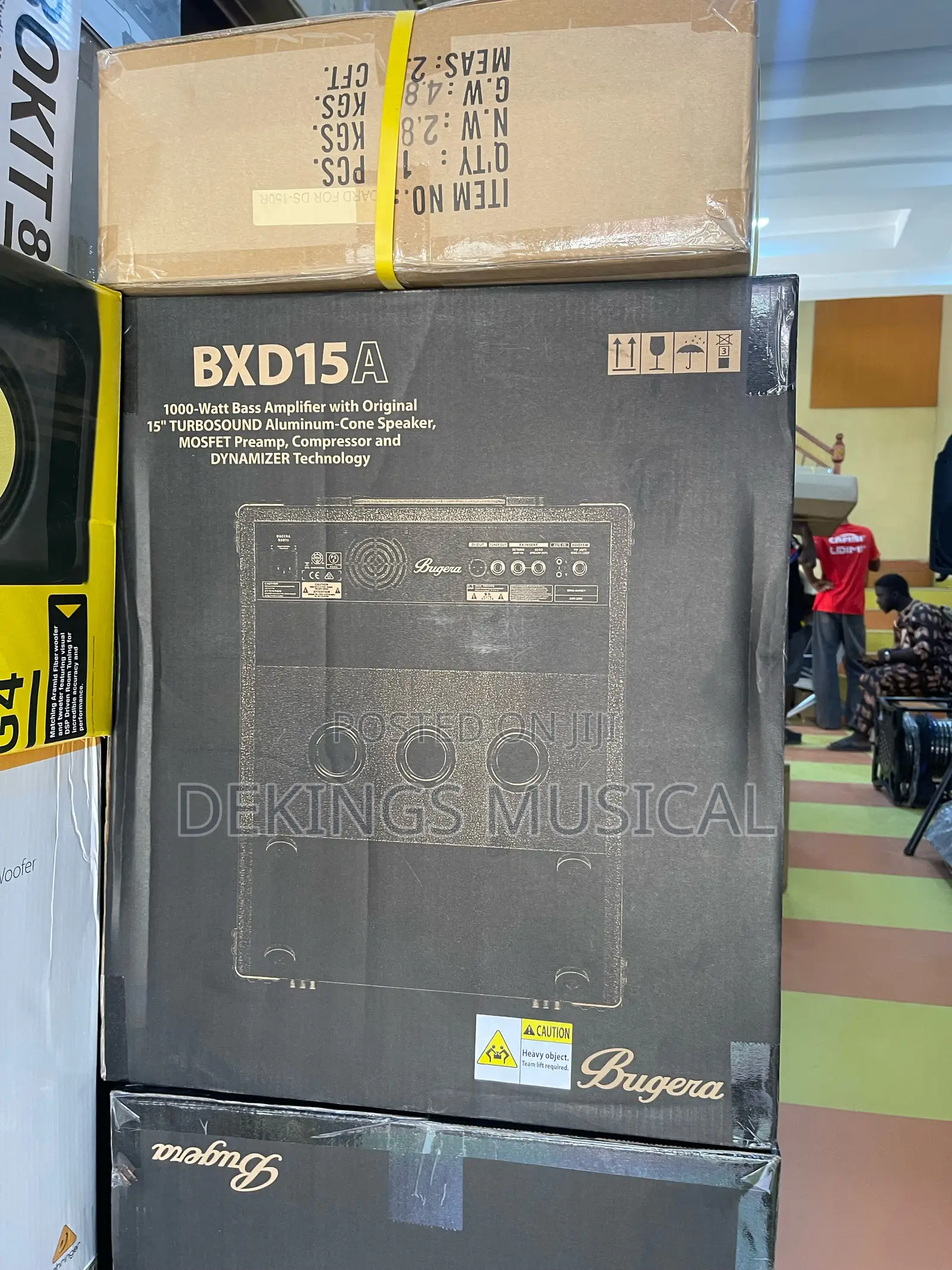Bugera Ultrabass Bxd15 1000-Watt Bass Amplifier Combo