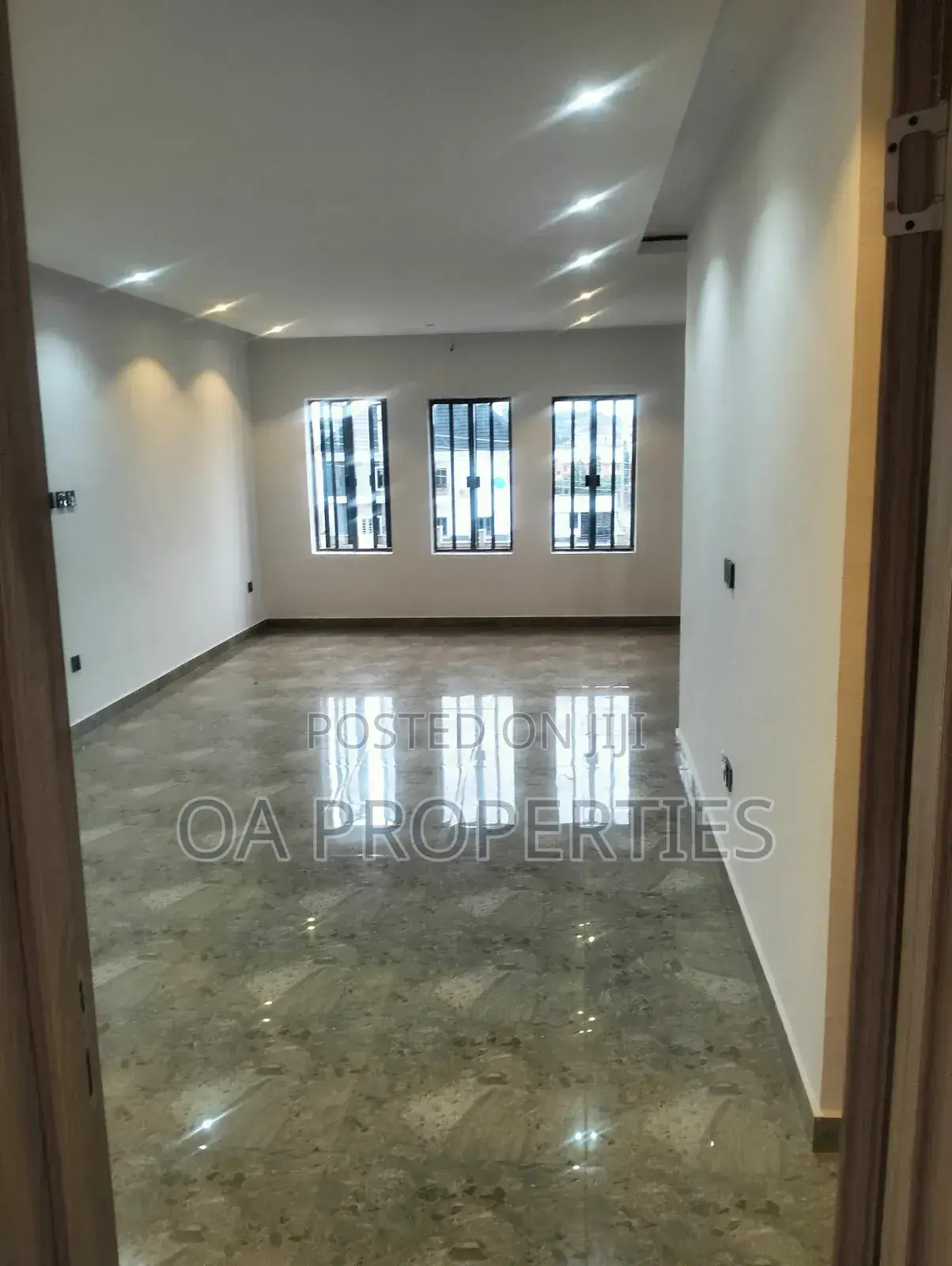 4bdrm Duplex in Carlton Gate Estate for sale