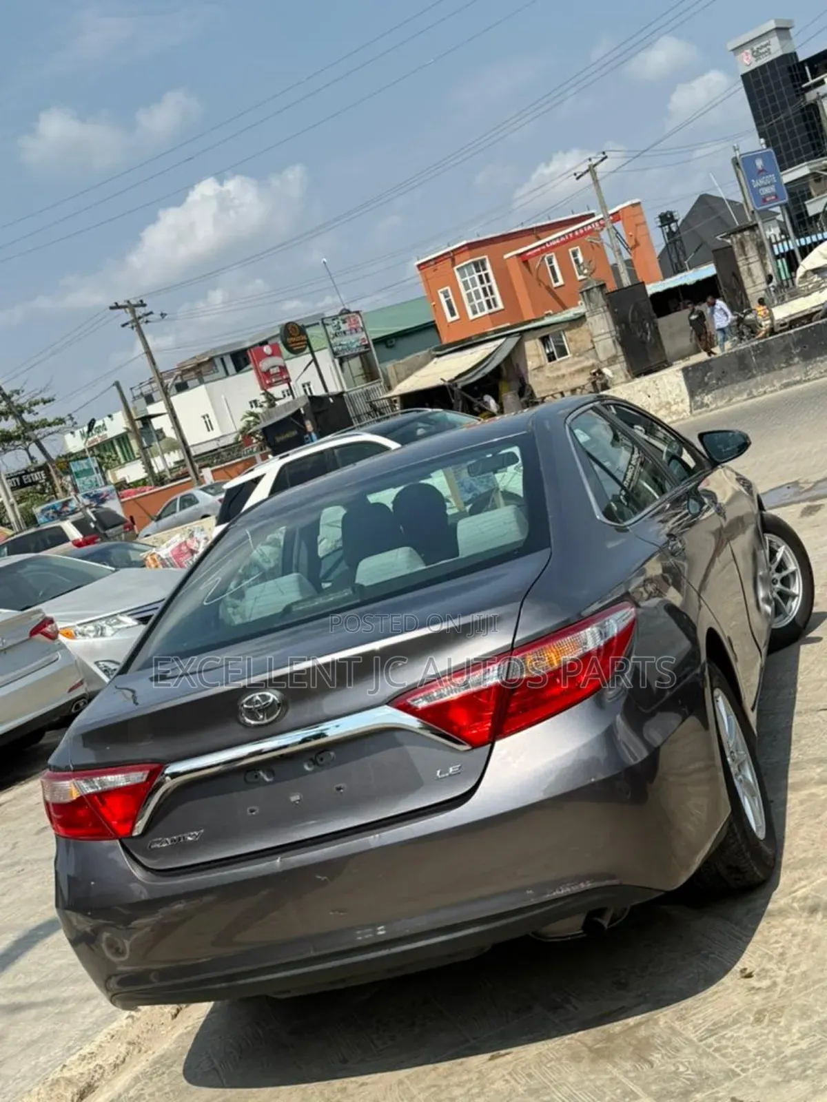 Toyota Camry LE 4dr Sedan (2.5L 4cyl 6A) 2016 Gray