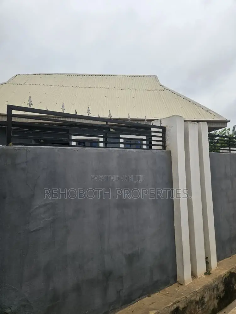 4bdrm Bungalow in Bola Elebu, Ibadan for sale