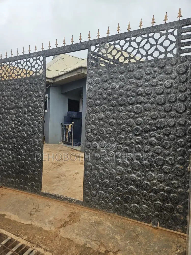 4bdrm Bungalow in Bola Elebu, Ibadan for sale