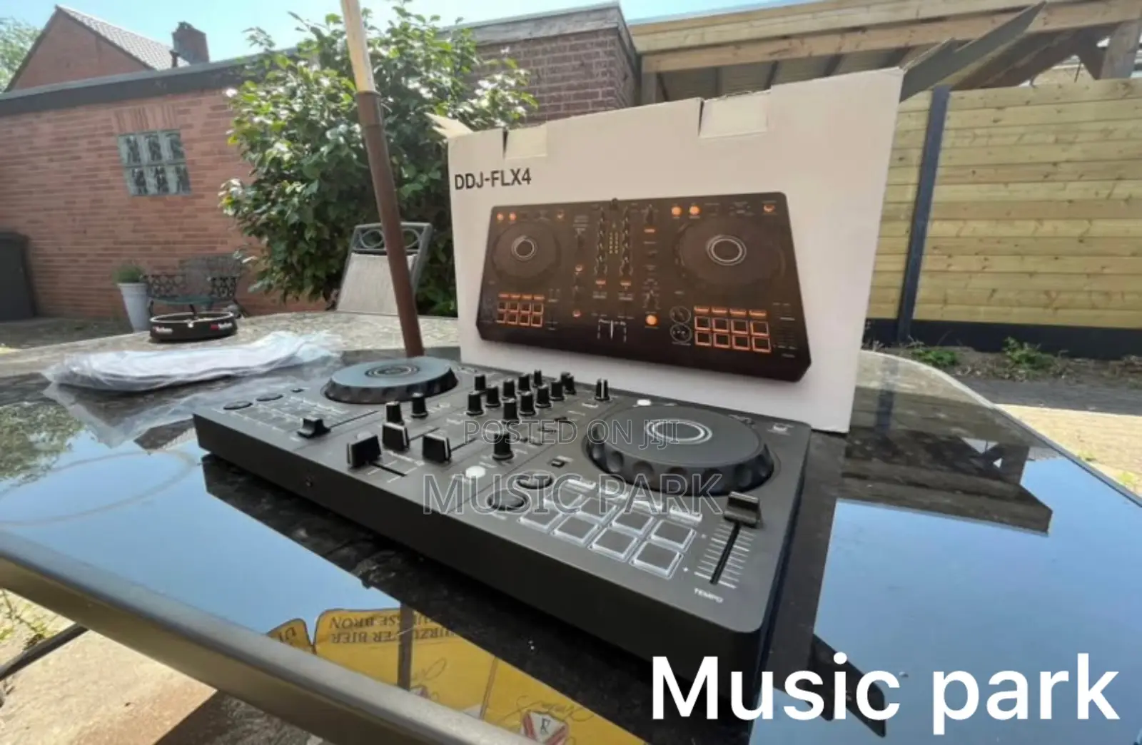 DDJ FLX 4 Pioneer Turntables