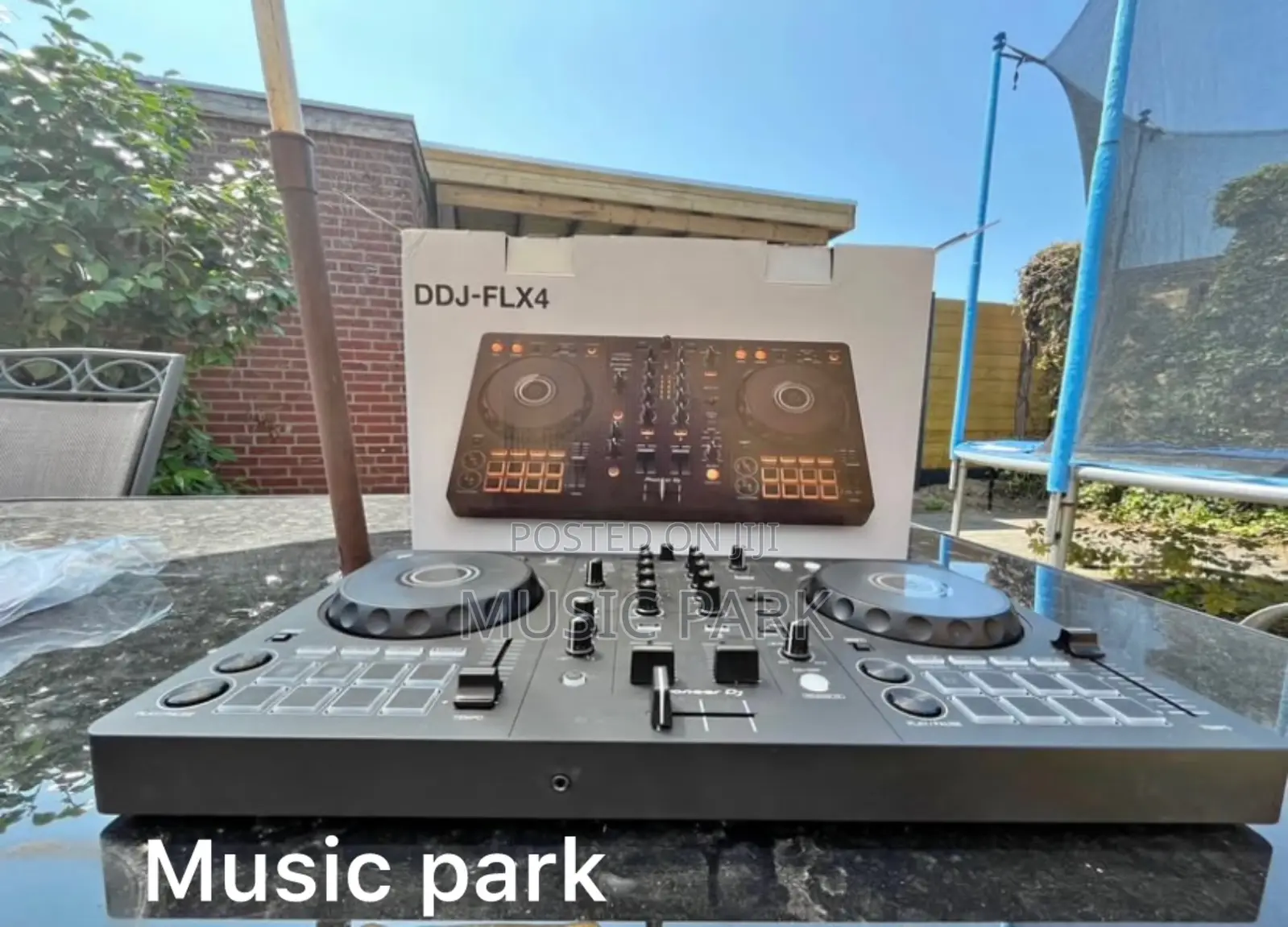 DDJ FLX 4 Pioneer Turntables