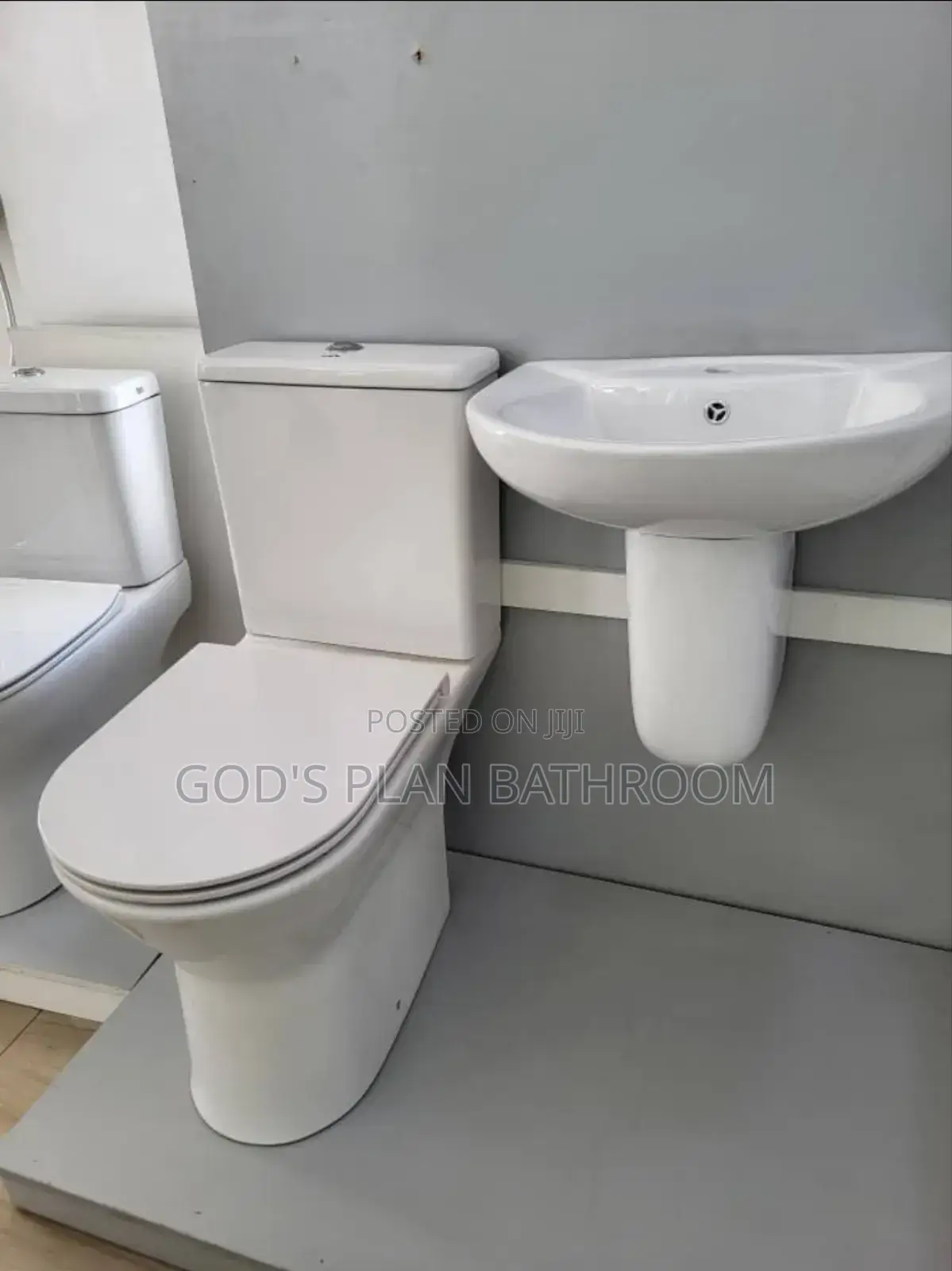 Original Parris Wc With Hanging Basin