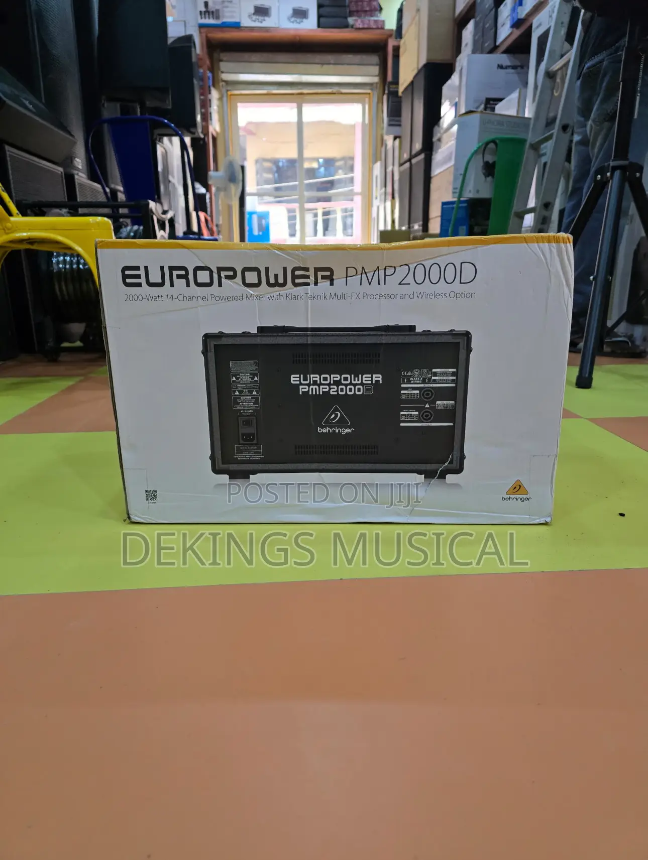 Behringer Pmp2000d Powered Mixer (2000w) 14channel