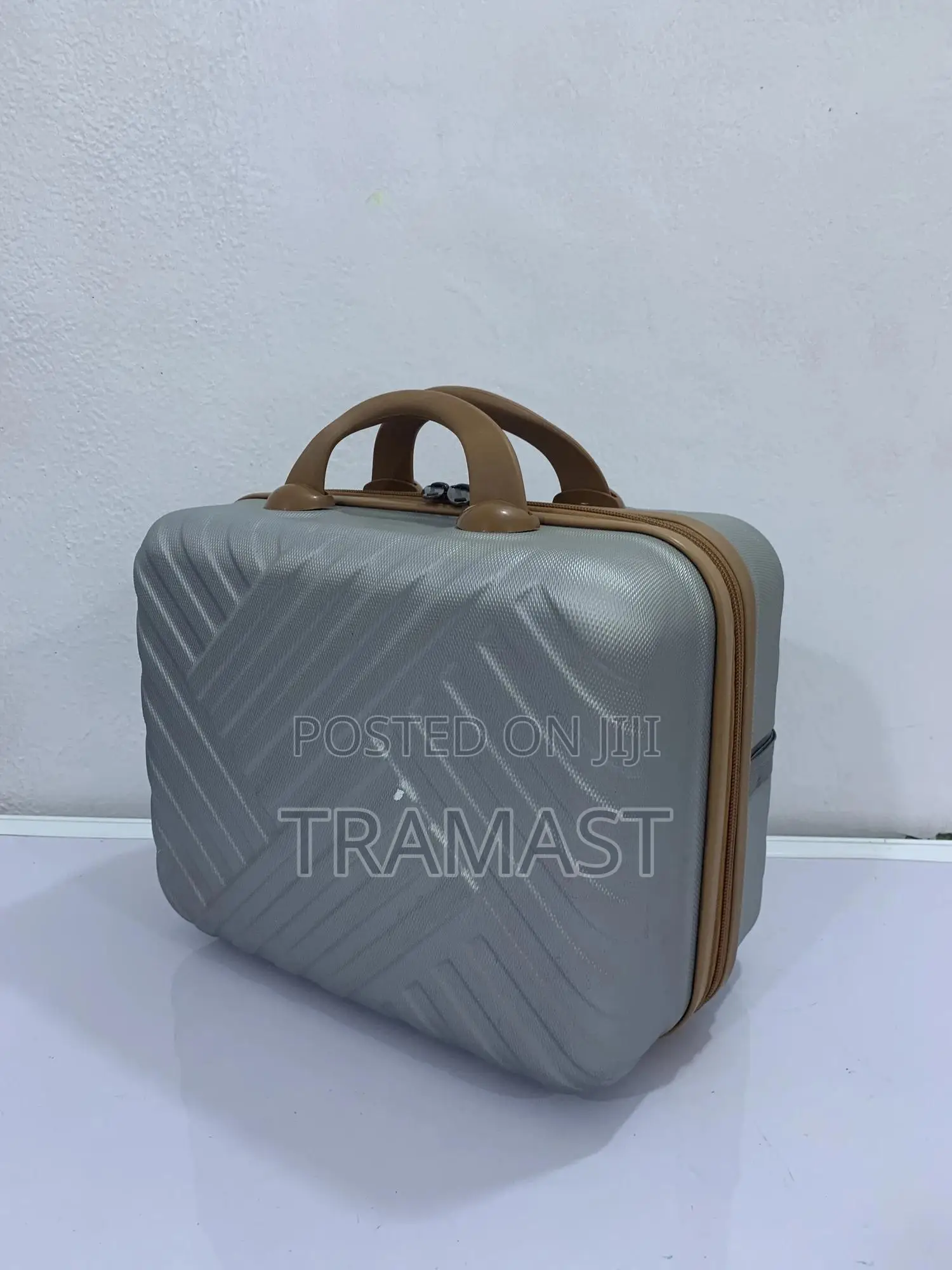 Leader Polo Trendy Kit/Hand Bag – Stylish & Durable