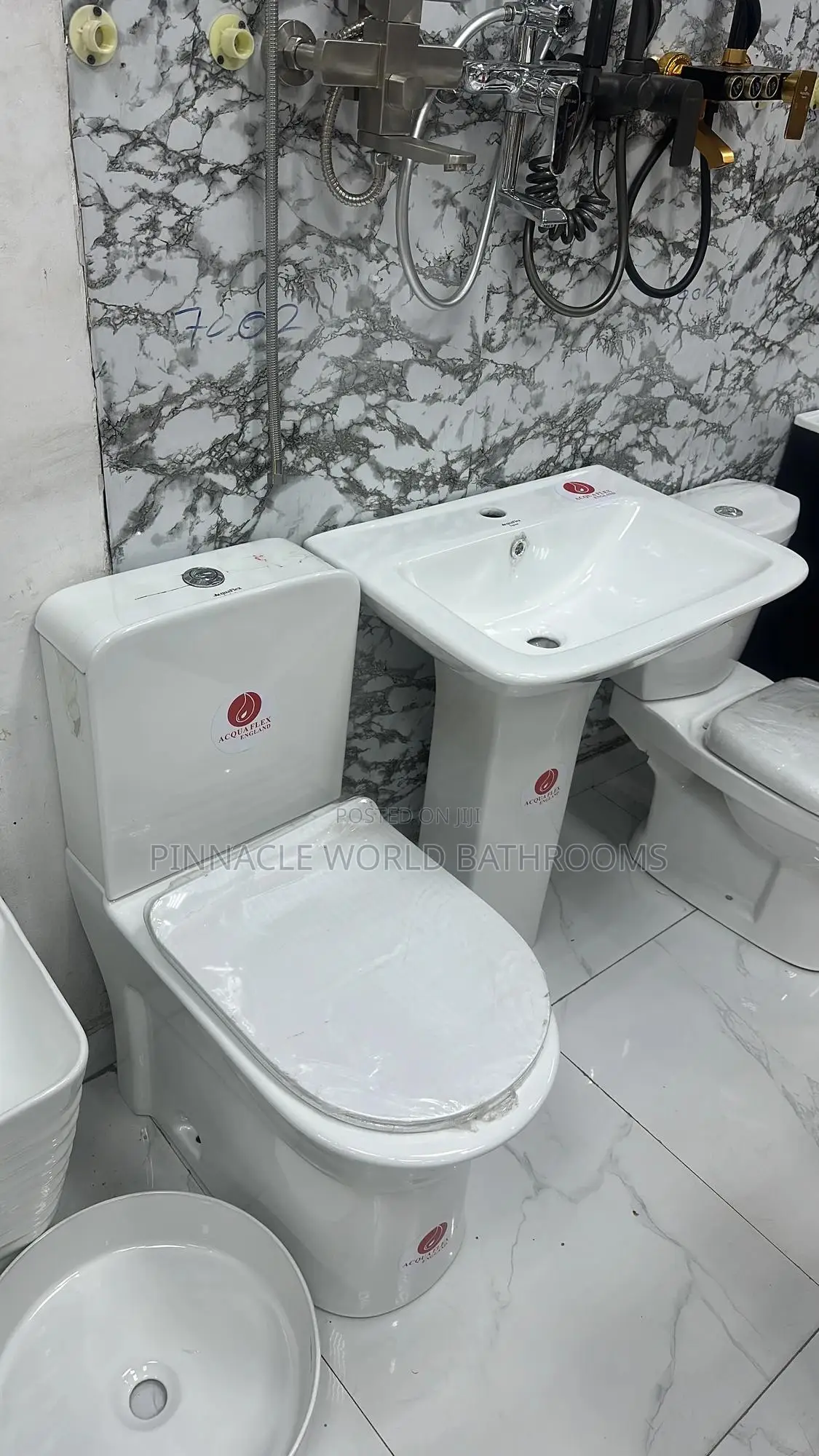 England White Wc and Washing Hand Basin 01