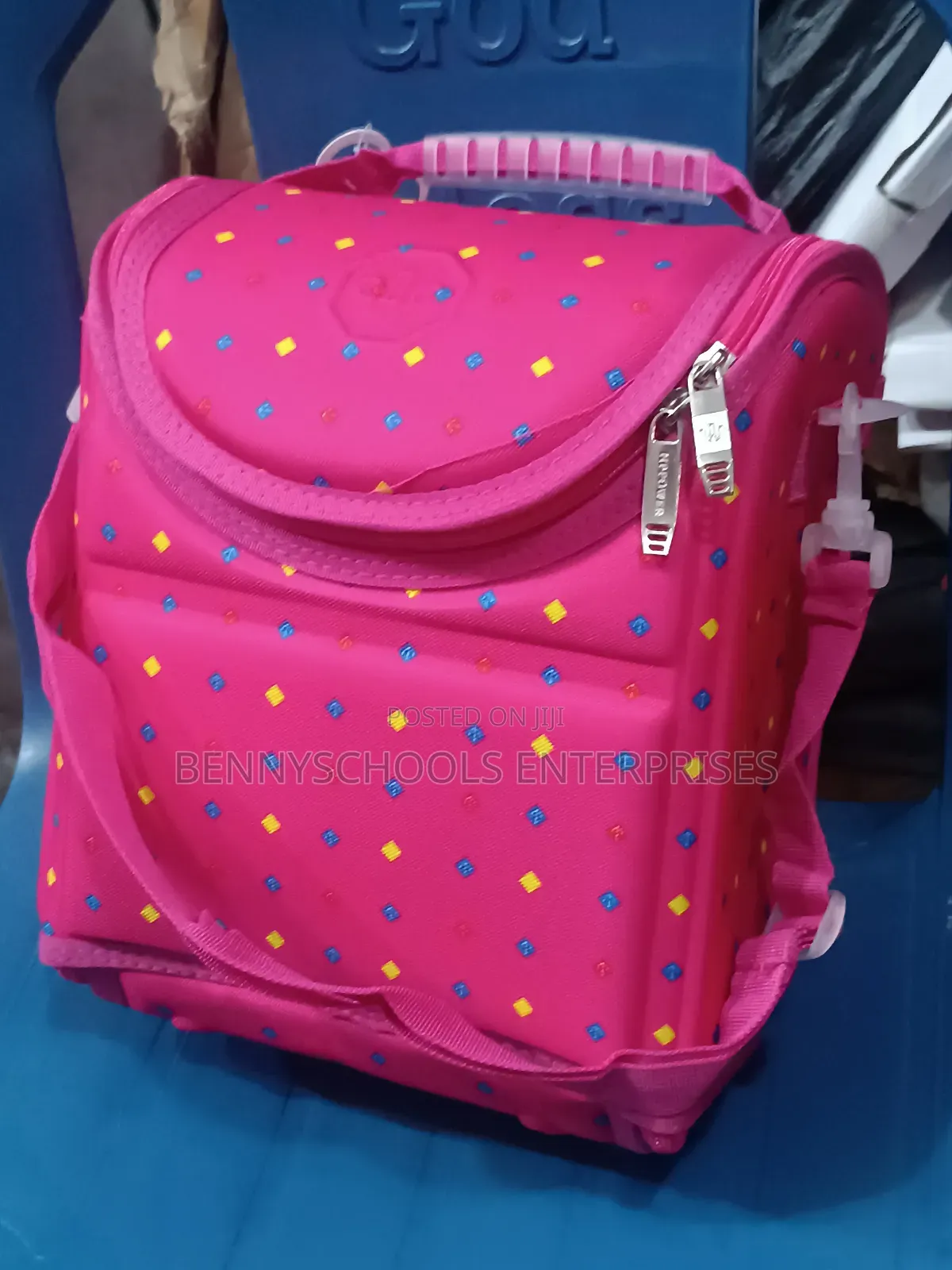 Pink Hard Body Zip Round Lunch Bag