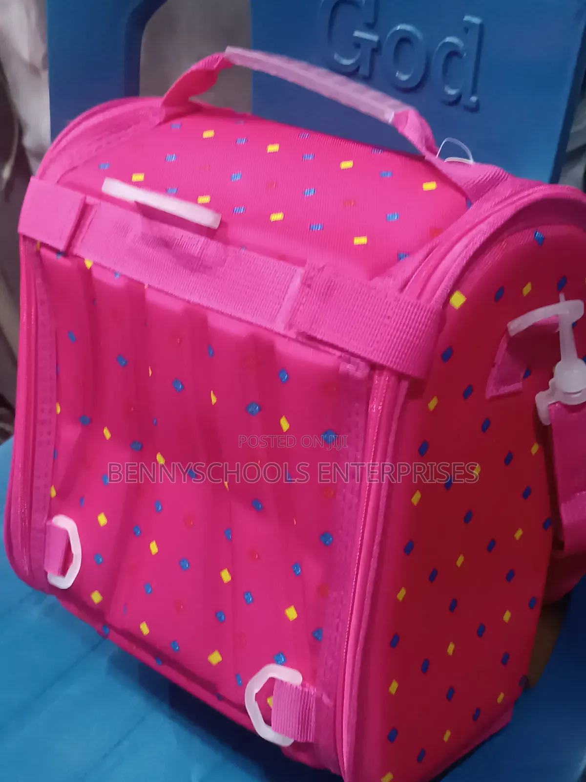 Pink Hard Body Zip Round Lunch Bag