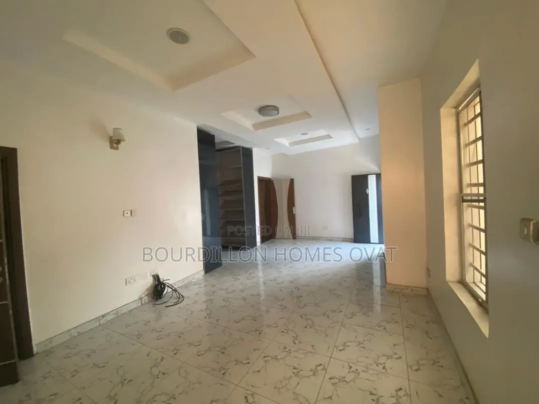 5bdrm Duplex in Lekki for sale