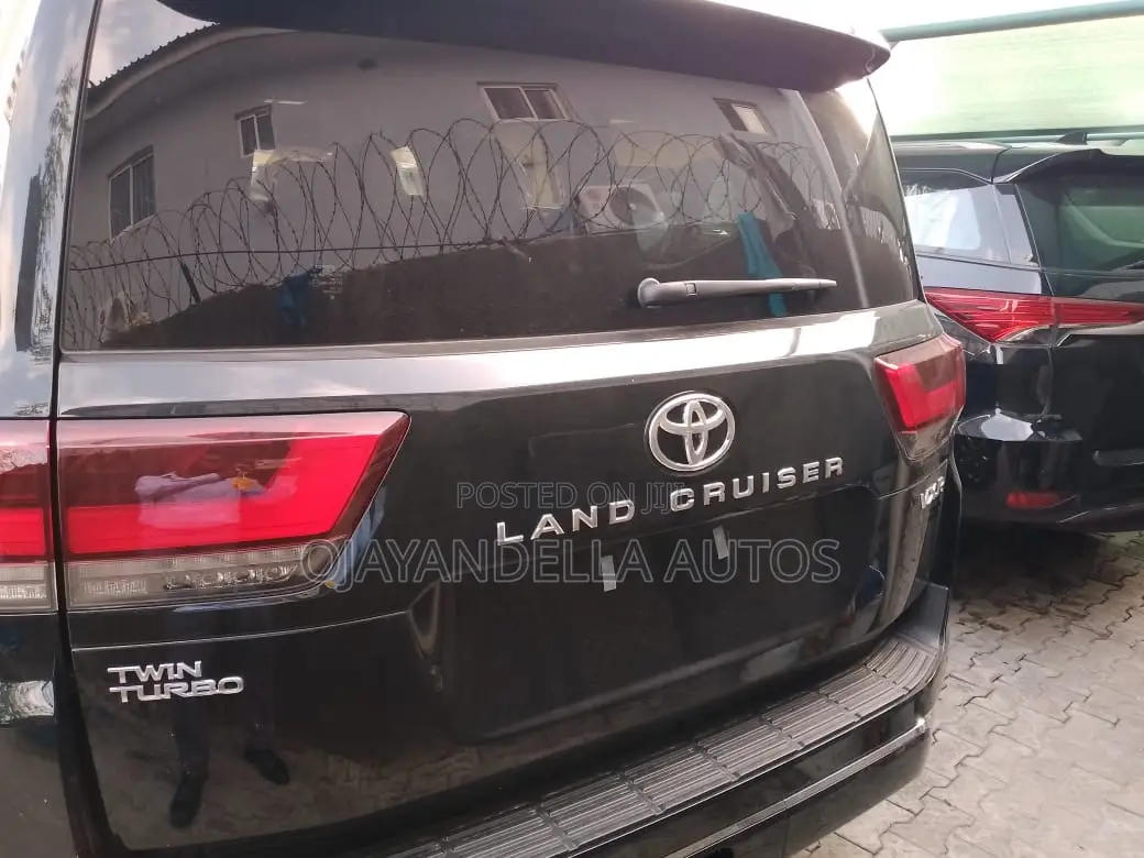 New Toyota Land Cruiser LC300 2025 Black