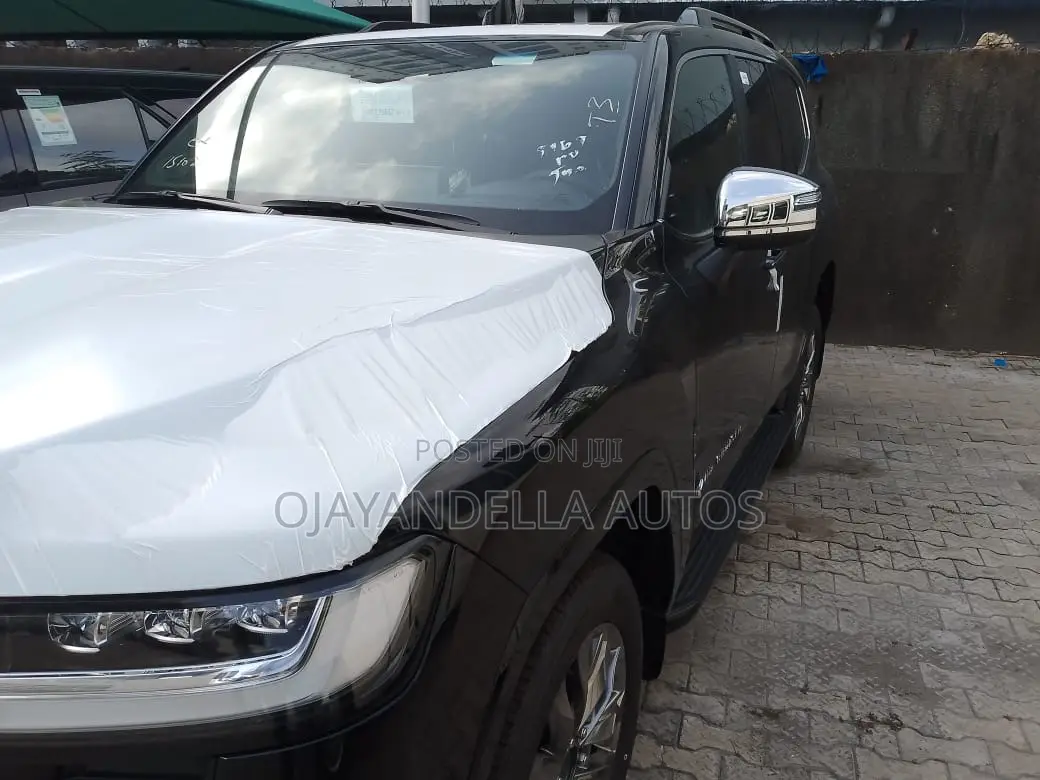 New Toyota Land Cruiser LC300 2025 Black