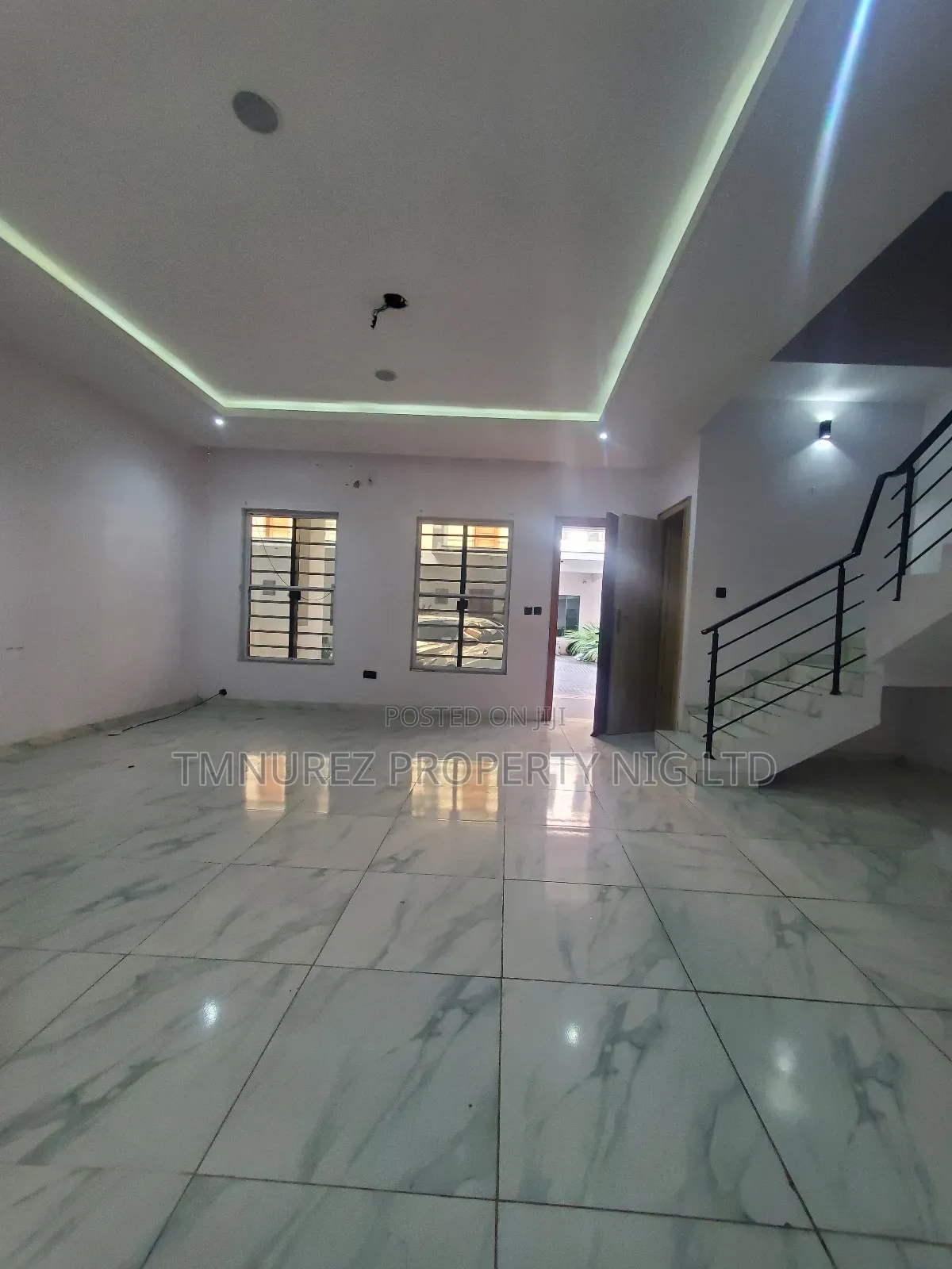 4bdrm Duplex in Orchild Road, Chevron for sale
