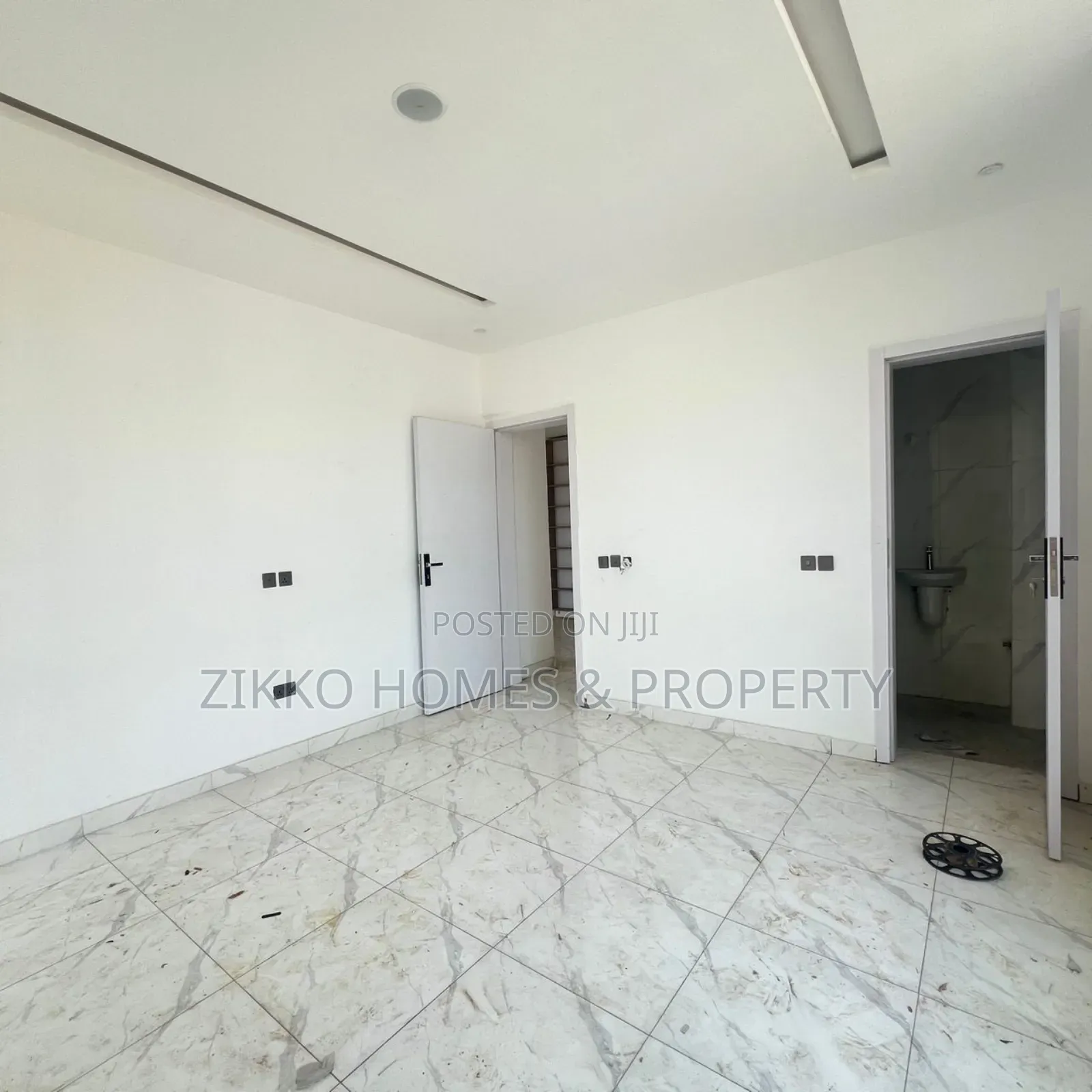 2bdrm Apartment in Orchid Road, Lekki for sale
