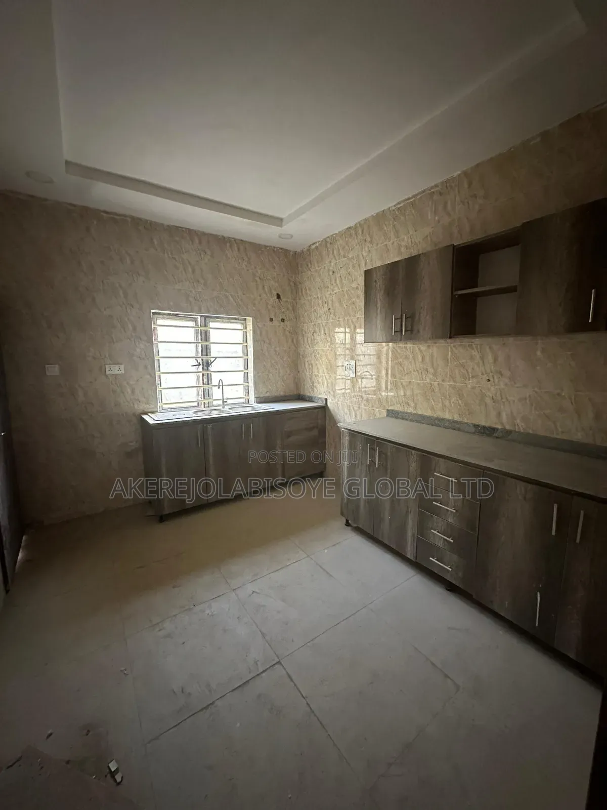 4bdrm Townhouse/Terrace in Close To Maitama, Katampe for sale