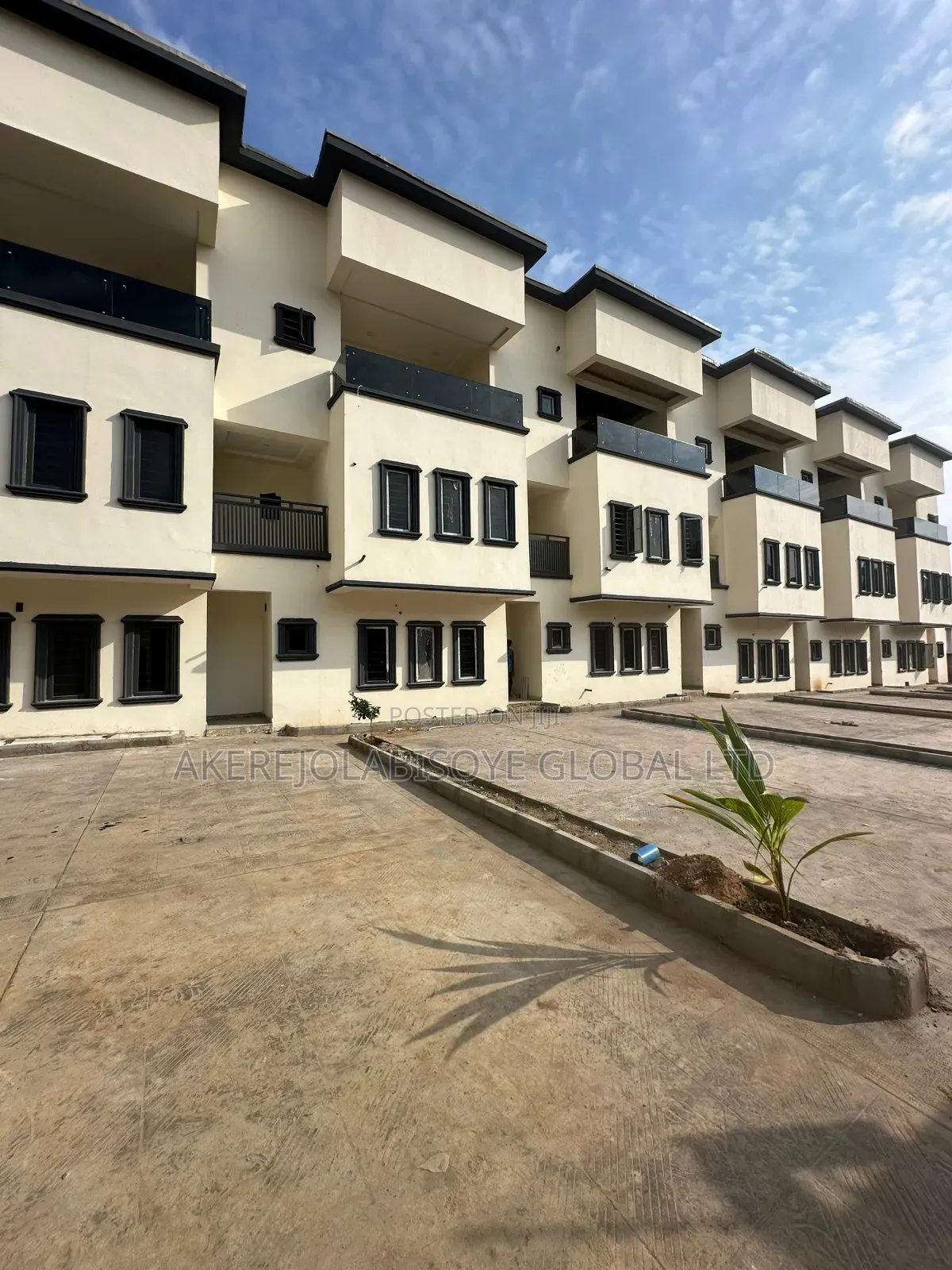 4bdrm Townhouse/Terrace in Close To Maitama, Katampe for sale