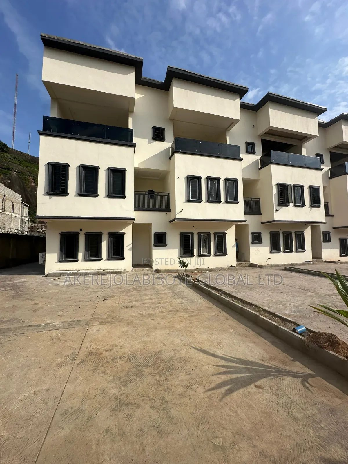 4bdrm Townhouse/Terrace in Close To Maitama, Katampe for sale