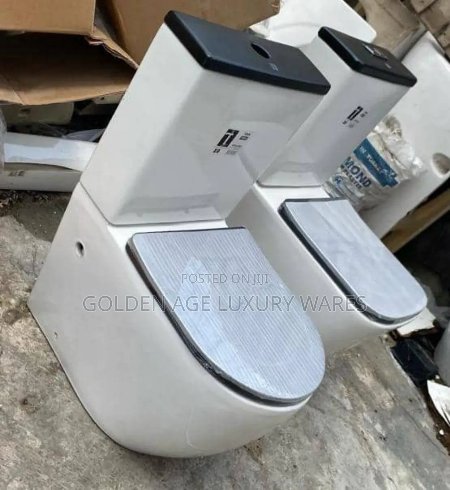 Black and White Close Couple Wc