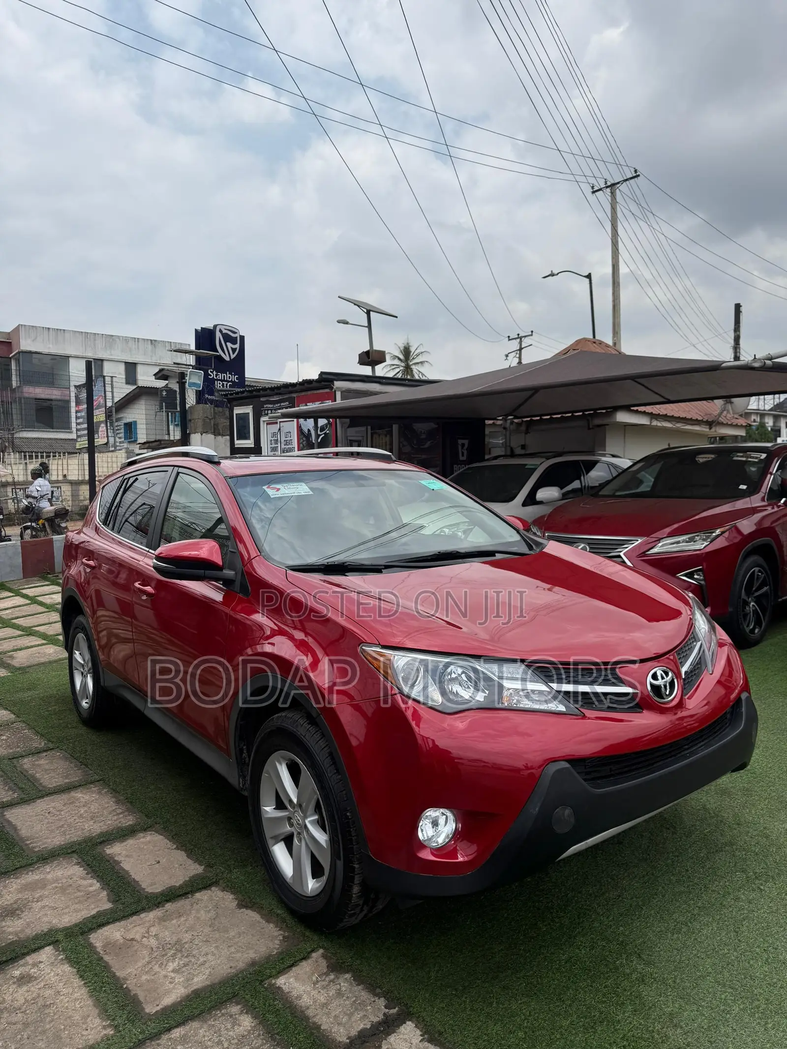Toyota RAV4 XLE 4dr SUV AWD (2.5L 4cyl 6A) 2014 Red